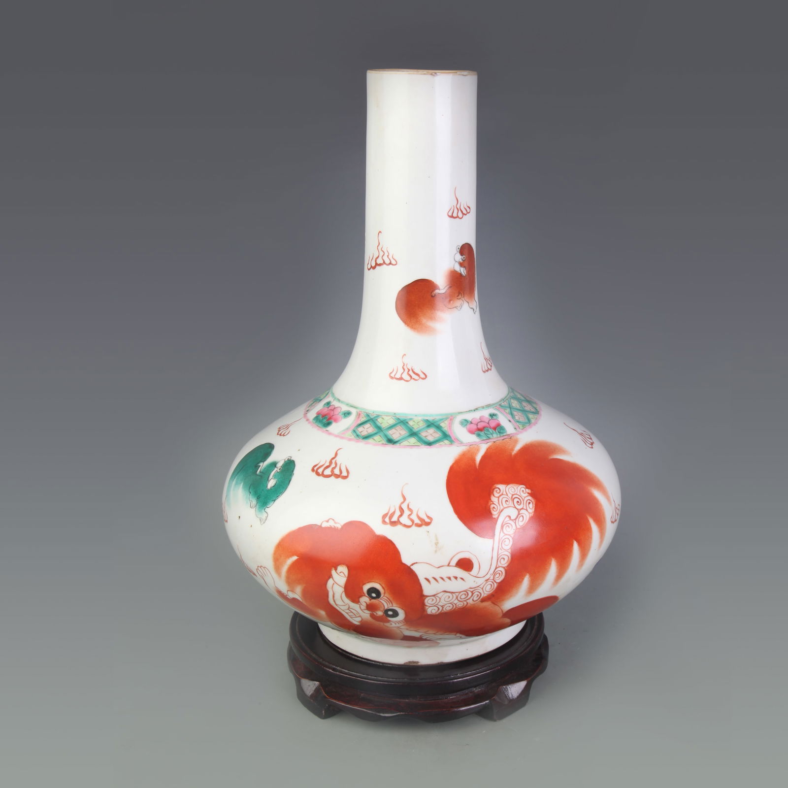 FAMILLE ROSE PLAYING TIGER PATTERN FLAT-BELLY PORCELAIN VASE: Republic Period; High: 14.0 inch