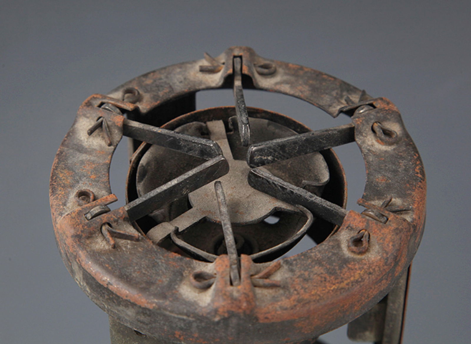 AN OLD BRONZE BURNER SET - 3