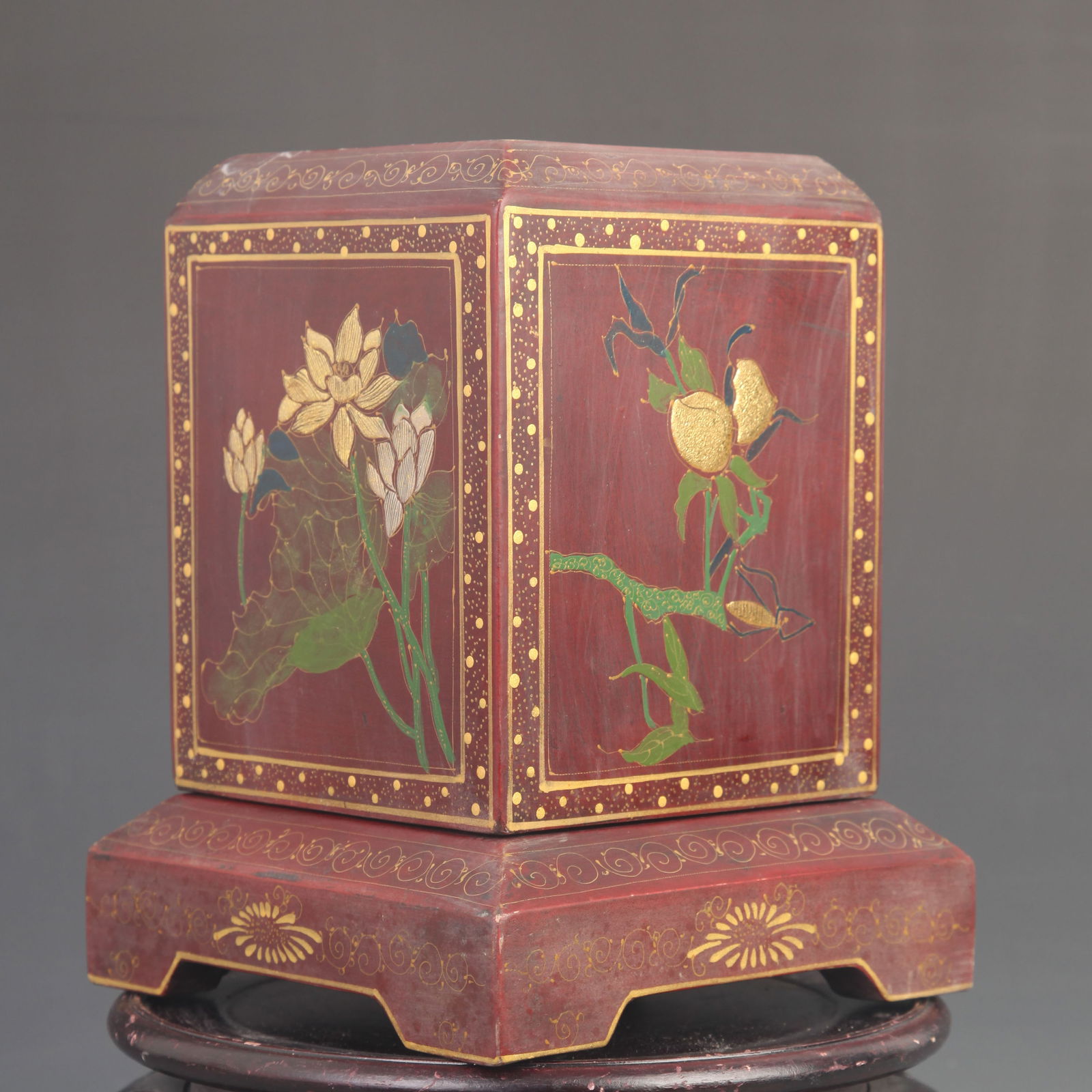 LACQUER BOX WITH GOLD PAINTED FLOWER PATTERN - 2