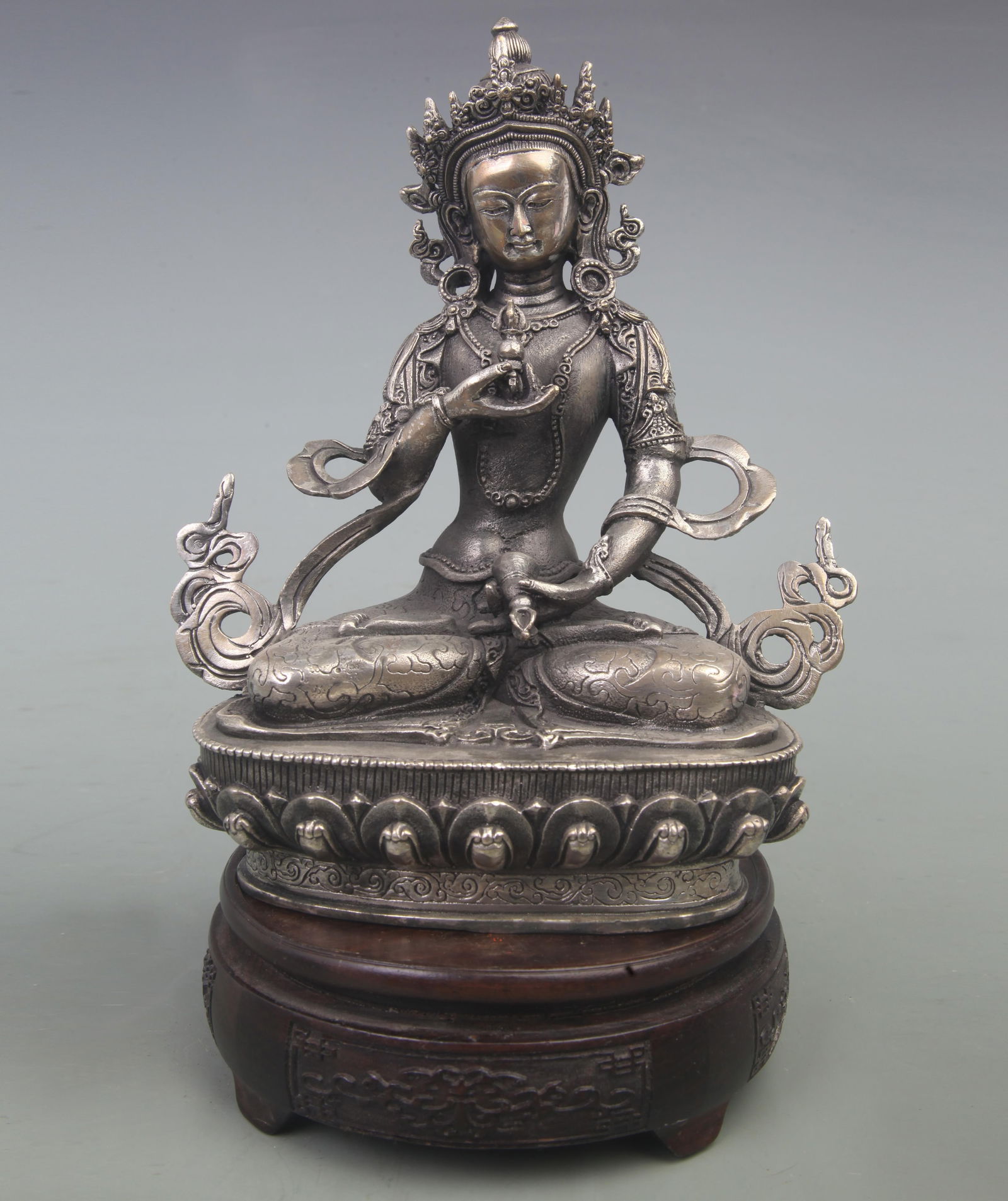 A FINE WHITE BRONZE VAJRASATTVA STATUE: Qing Dynasty; Width: 6.5 inch; High: 8.0 inch;