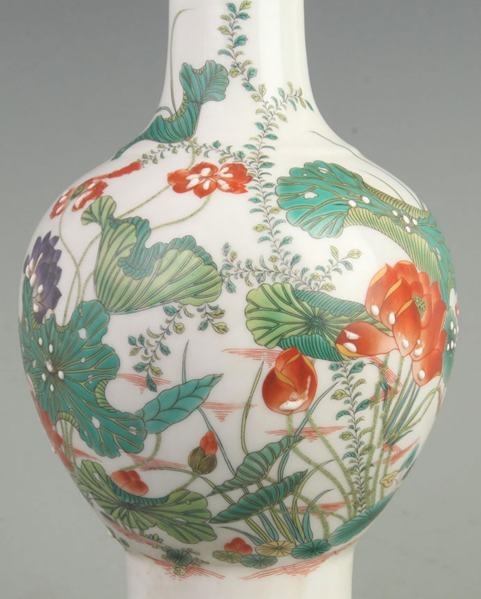 FAMILLE-ROSE BIRD-AND-FLOWER APPRECIATION VASE: Qing Dynasty Qian Long Period; High: 9.50 inch; Width: 4.50 inch;