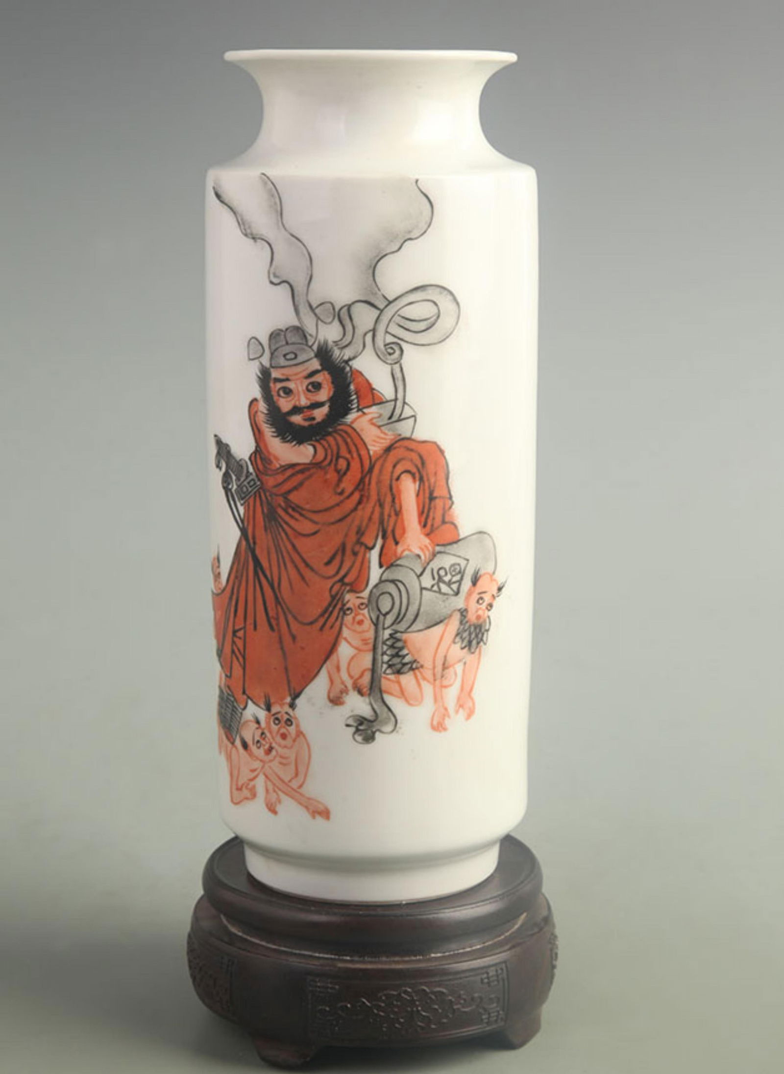 FAMILLE ROSE BARREL-SHAPED VASE WITH ZHONG KUI DESIGN: Qing Dynasty Qian Long Period; High: 10.1 inch; Width: 3.50 inch