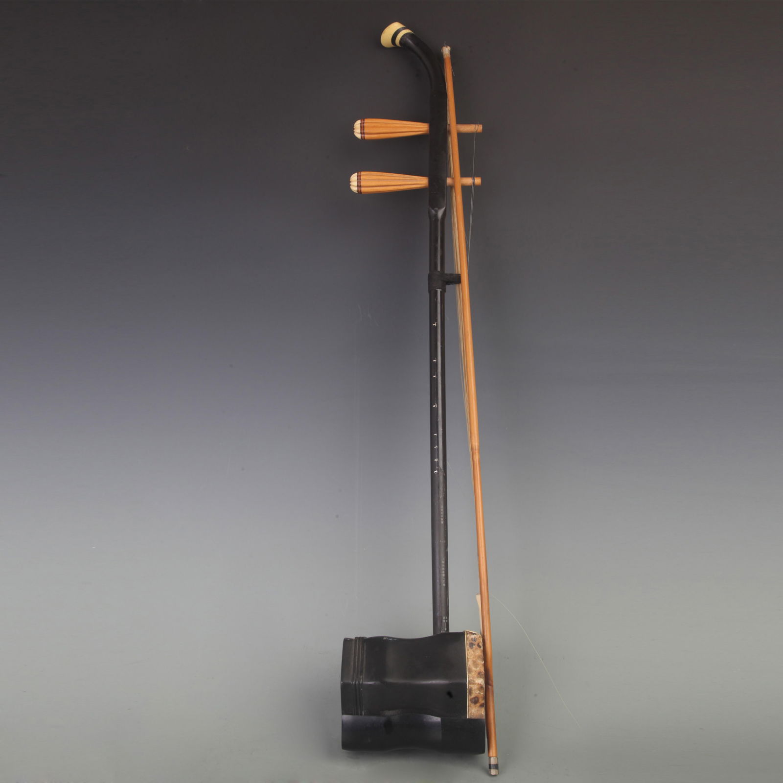 ANCIENT CHINESE MUSICAL INSTRUMENT - ERHU (1 of 8)