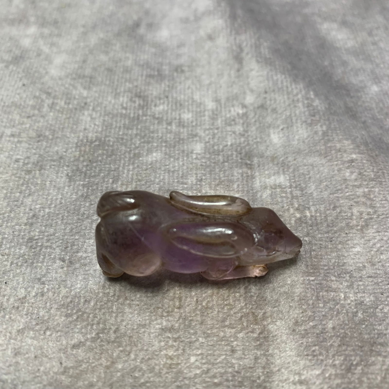 REPUBLICAN-PERIOD AMETHYST RABBIT PENDANT: Republic China Period; Long: 1.5 inch; Width: 0.6 inch; High: 0.8 inch;