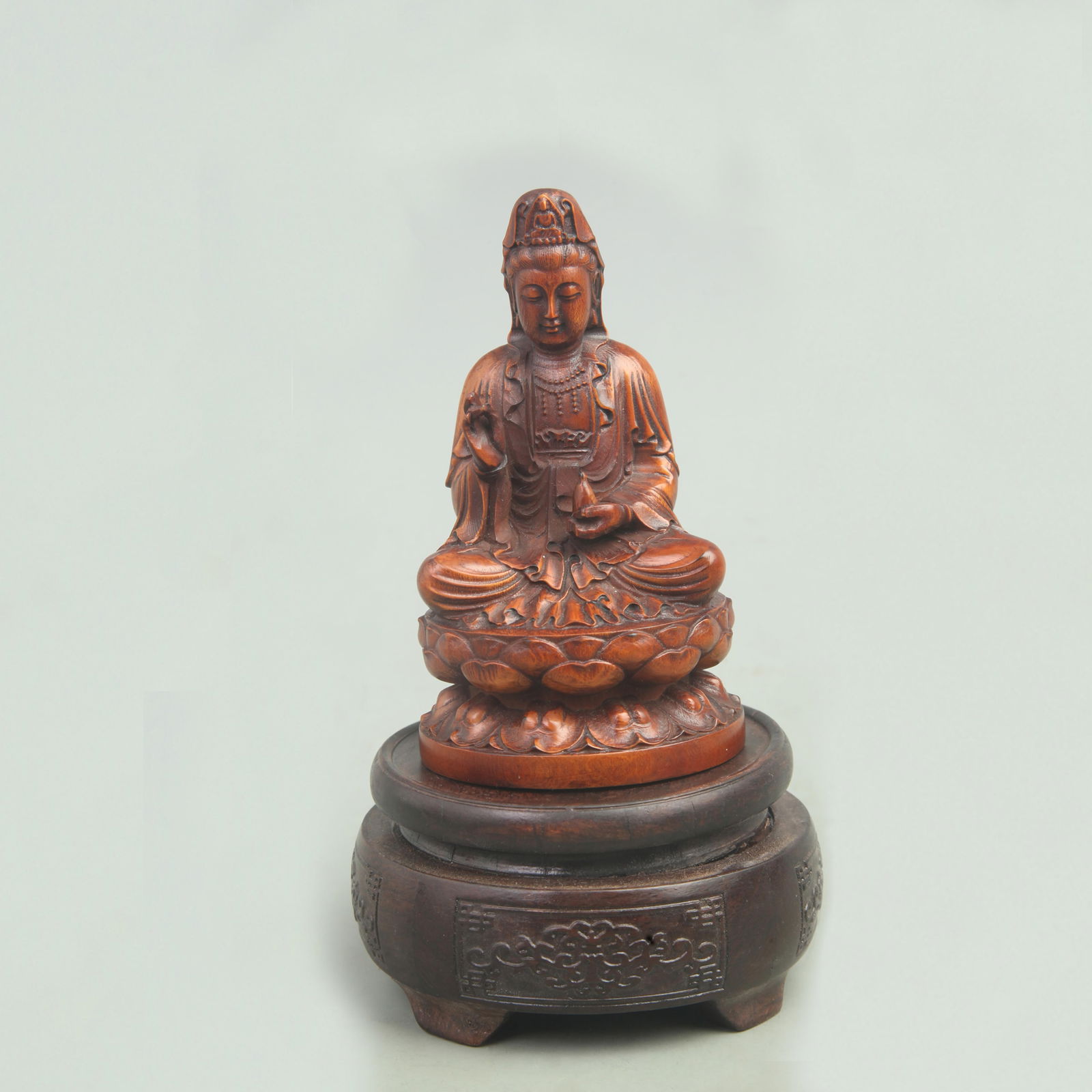 A FINE BOXWOOD MADE GUAN YIN STATUE: Qing Dynasty; High: 4.7 inch; Width: 2.6 inch;