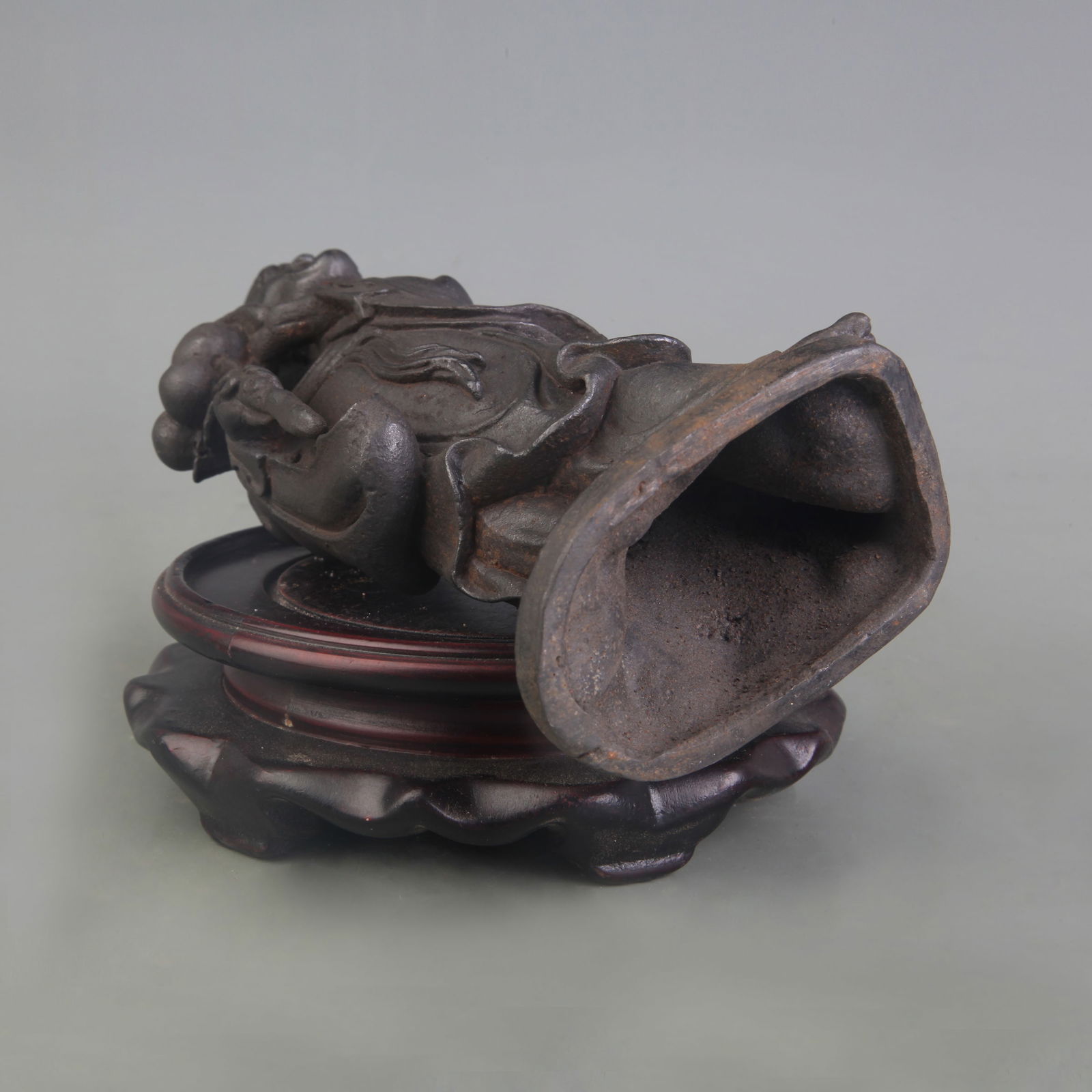 A FINE BRONZE ARHAT (LUOHAN) STATUE - 5