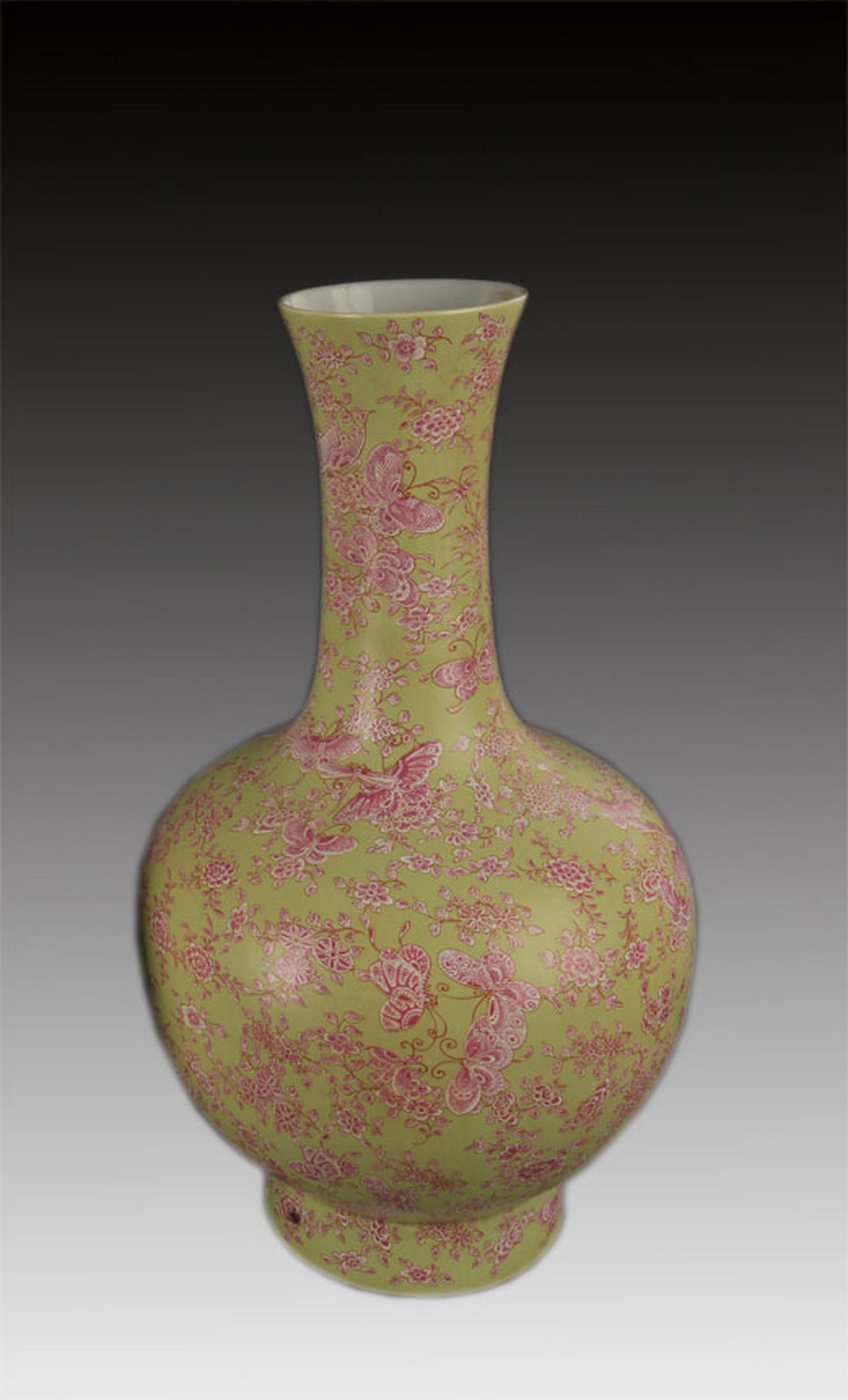 A YELLOW COLOR GROUND SHAPED BUTTERFLY PATTERN VASE: Qing Dynasty; Kang Xi Period; High: 17.25 inch; Diameter: 3.75 inch;