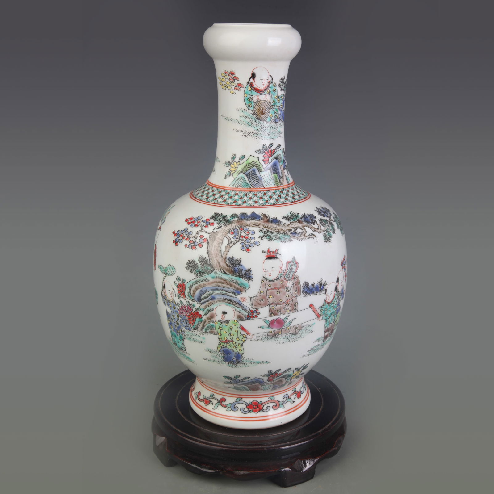 FAMILLE ROSE GARLIC-MOUTH PORCELAIN VASE WITH FIGURATIVE PATTERNS: Qing Dynasty Yong Zheng Period; Diameter: 2.4 inch; High:12.8 inch;