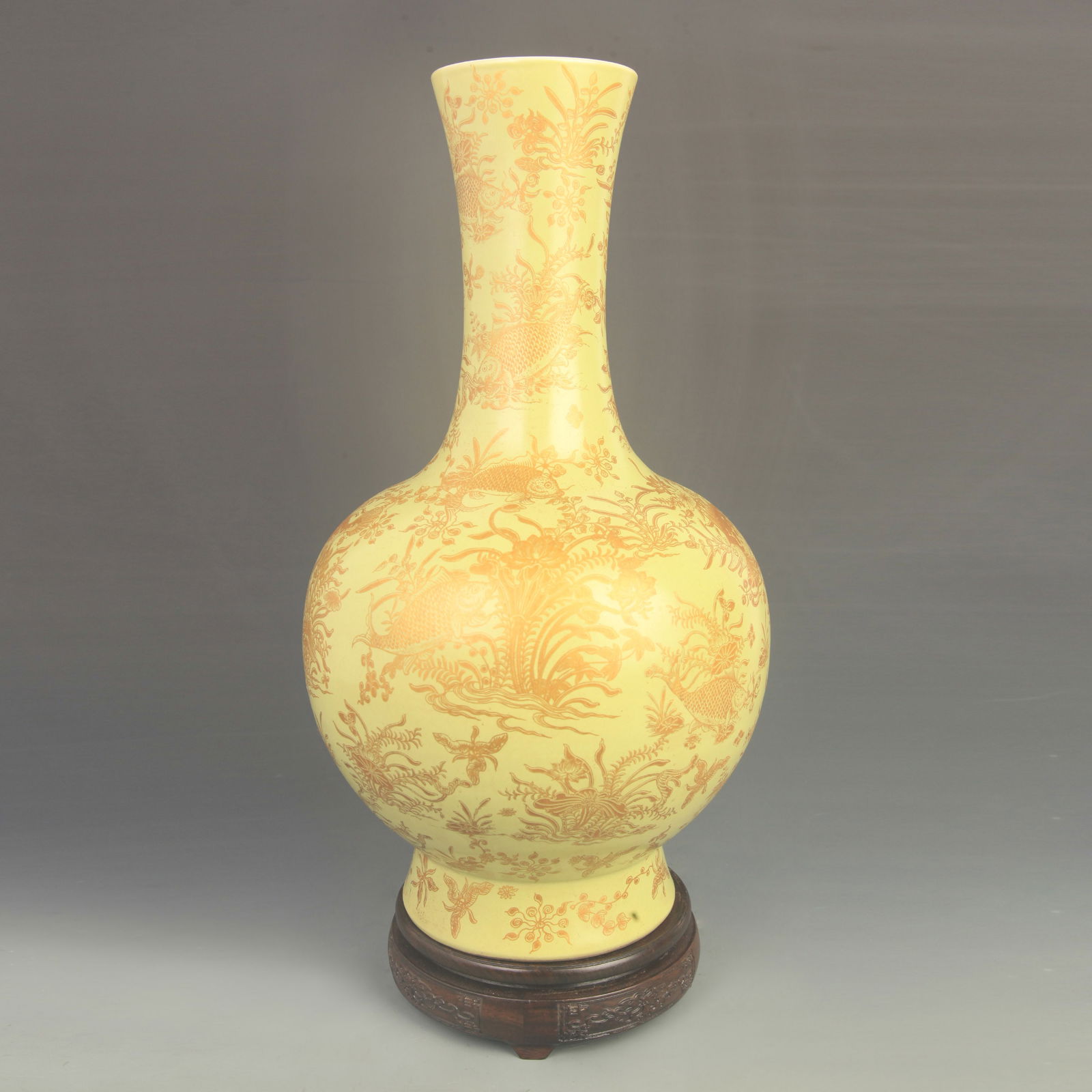 FAMILLE ROSE VASE WITH PALE YELLOW GROUND AND FISH-AND-ALGAE DESIGN: ; High:17.0 inch; Diameter: 9.00 inch;