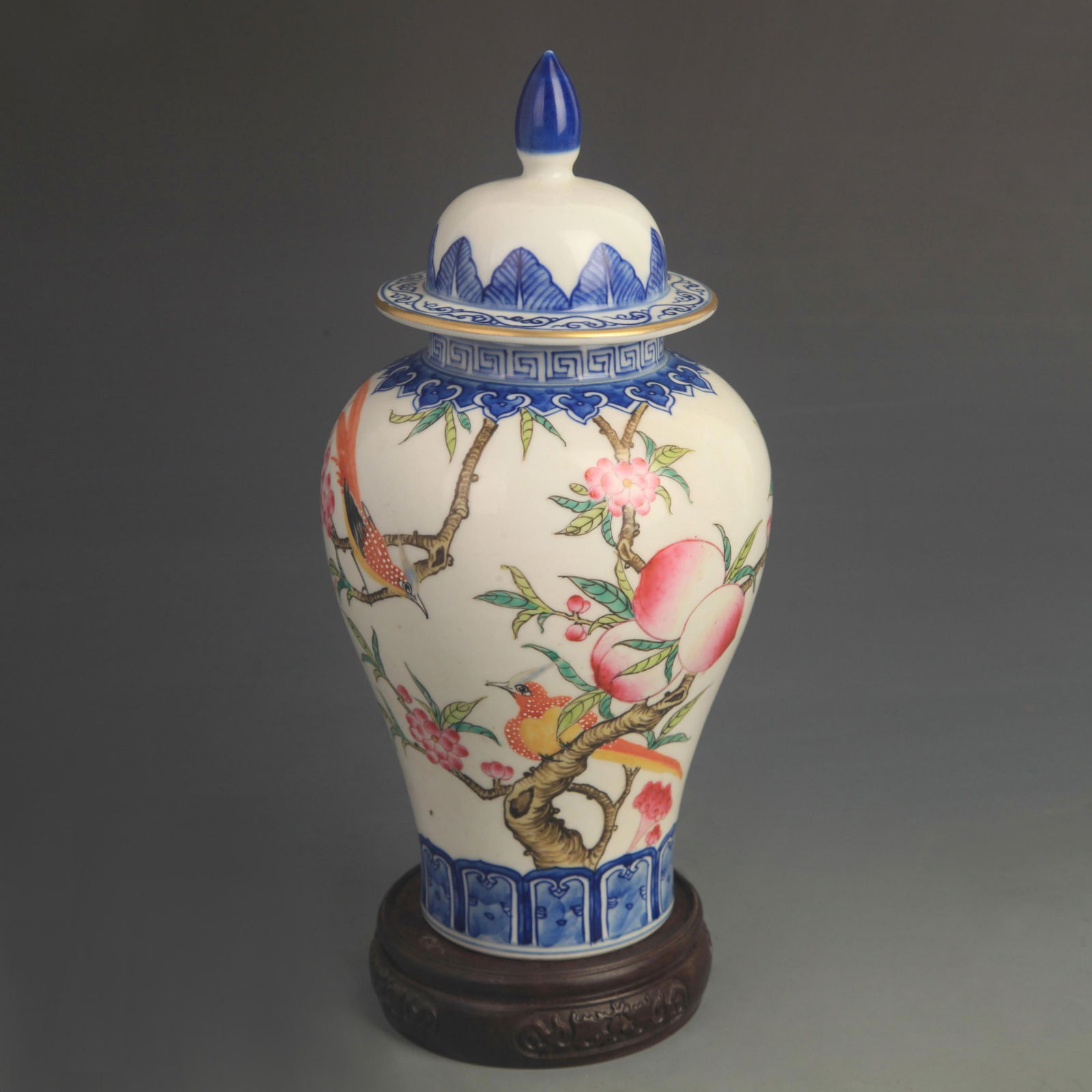 ENAMEL COLOR FLOWER PATTERN GENERAL STYLE VASE: Qing Dynasty Qian Long Period; High: 9.80 inch; Diameter:4.60 inch;