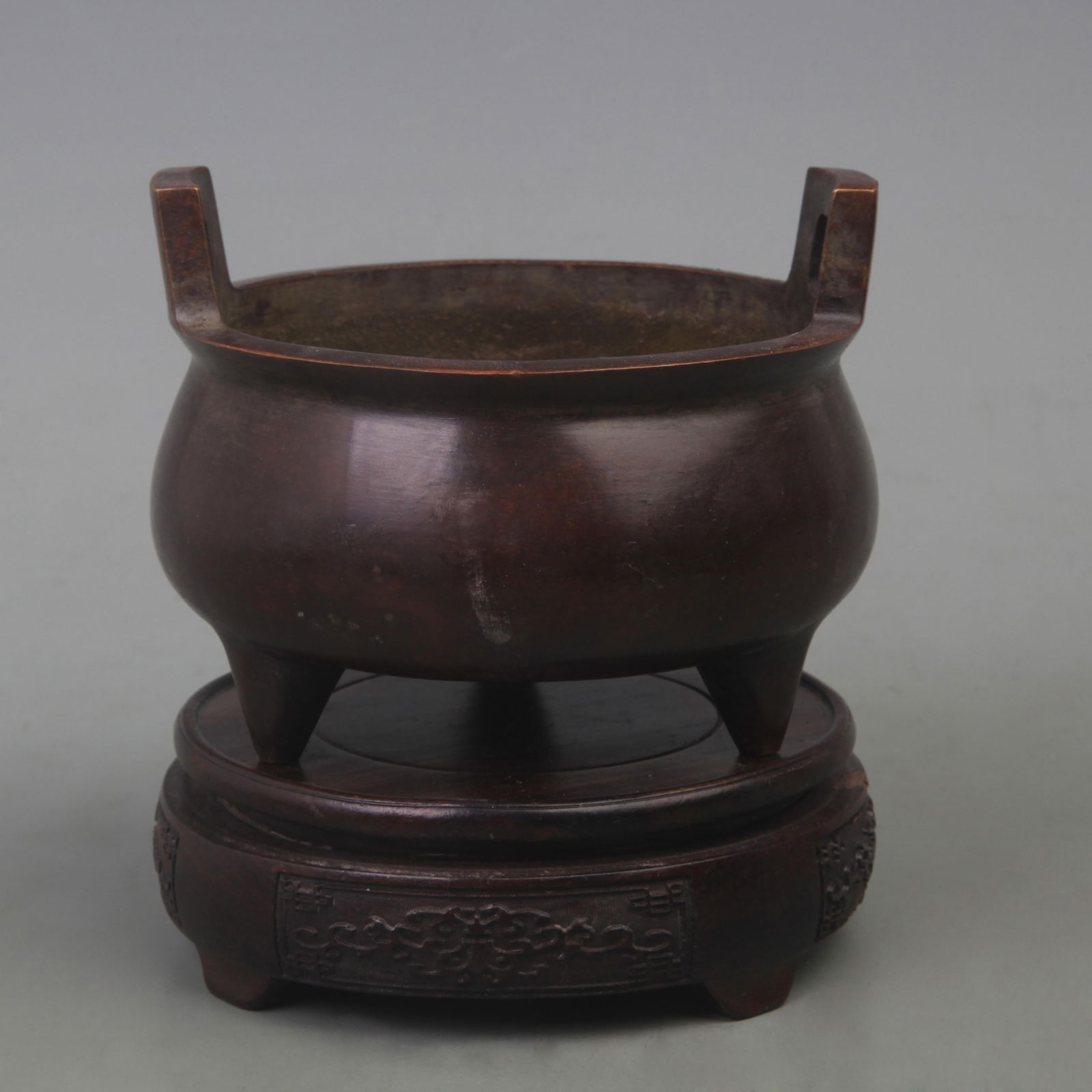 A FINE BRONZE TREE FOOT INCENSE BURNER: Qing Dynasty; Diameter: 5.4 inch; High: 4.3 inch;