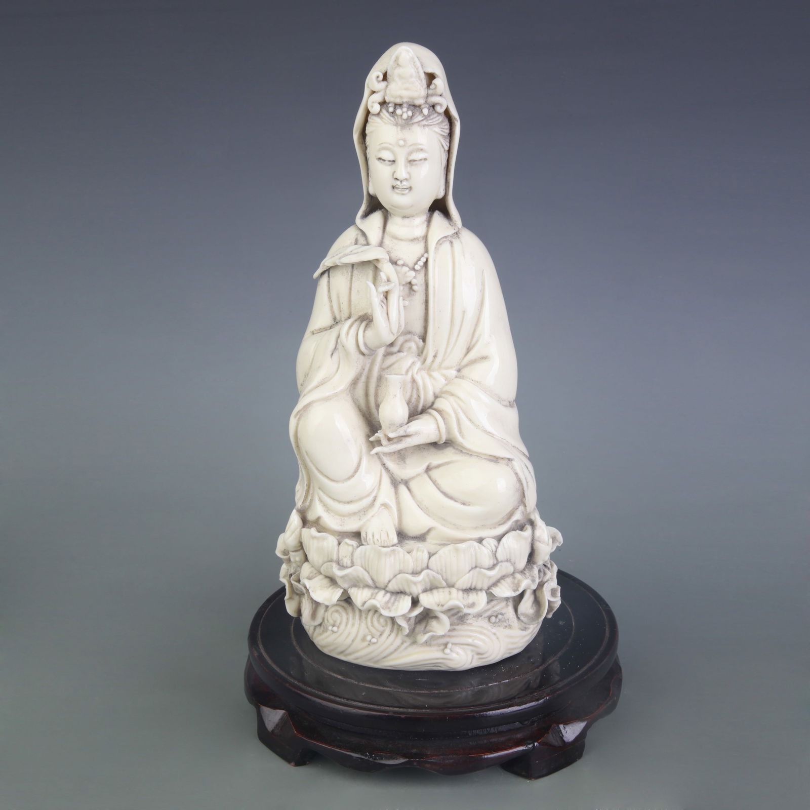 DEHUA WHITE PORCELAIN GUANYIN STATUE: Ming Dynasty; High:10.2 inch