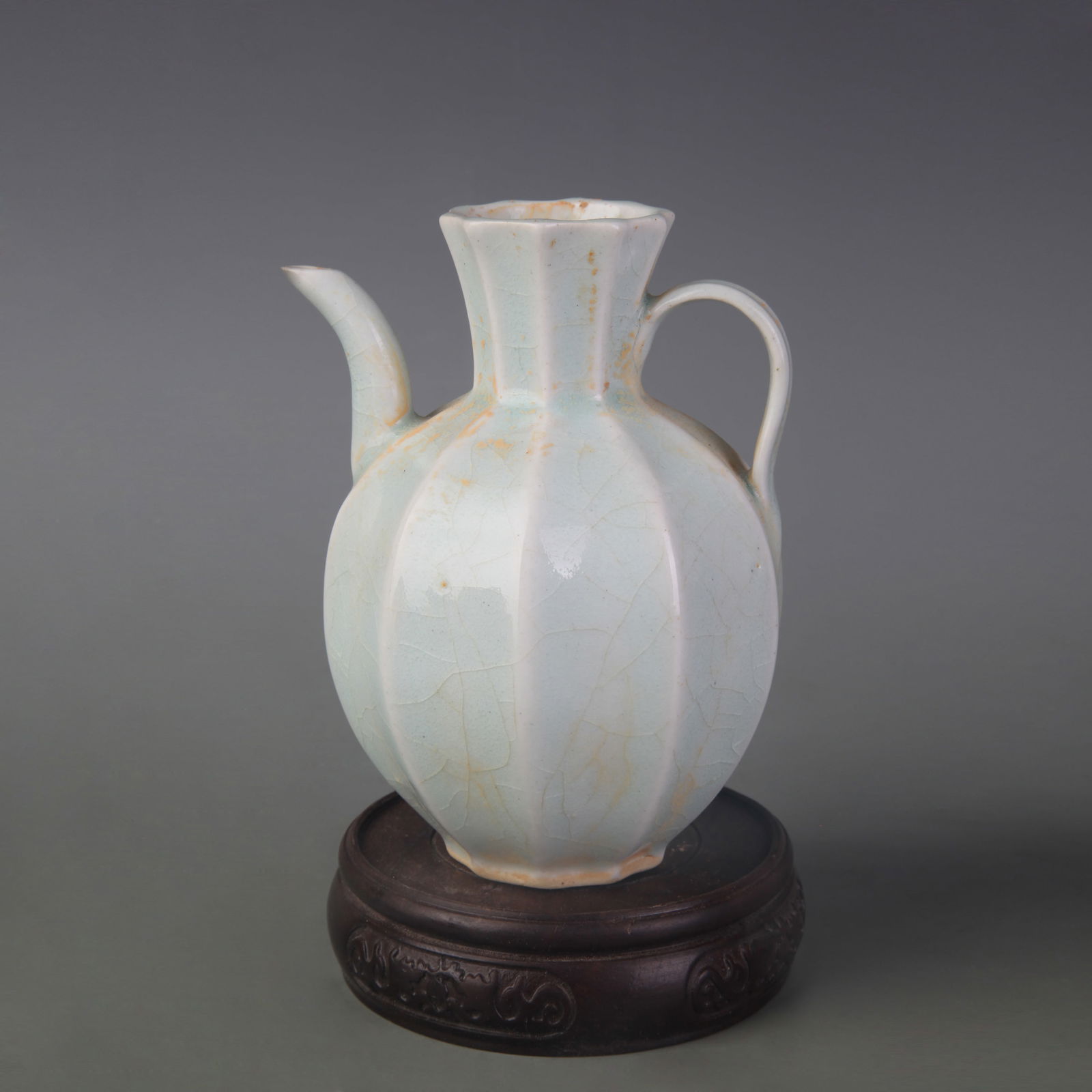 A FINE YING QING LIGHT BLUE COLOR GLAZED PORCELAIN EWER: Song Dynasty Style; Width: 4.0 inch; High:5.0 inch
