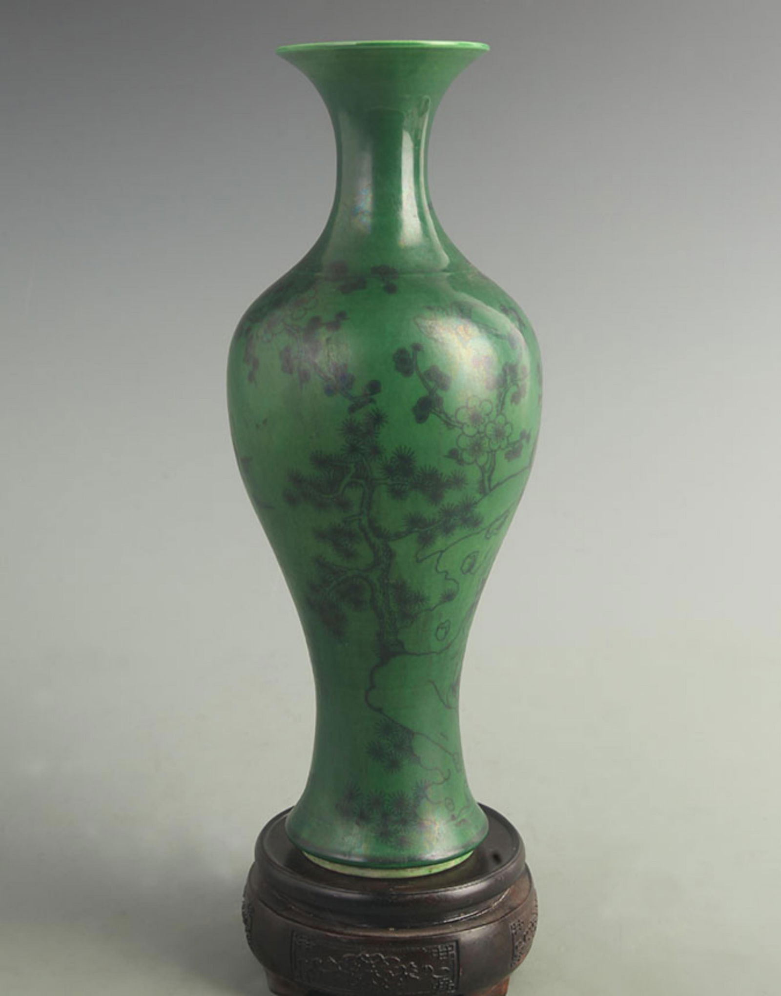 GREEN GROUND WILLOW LEAF PATTERN PORCELAIN VASE - 4