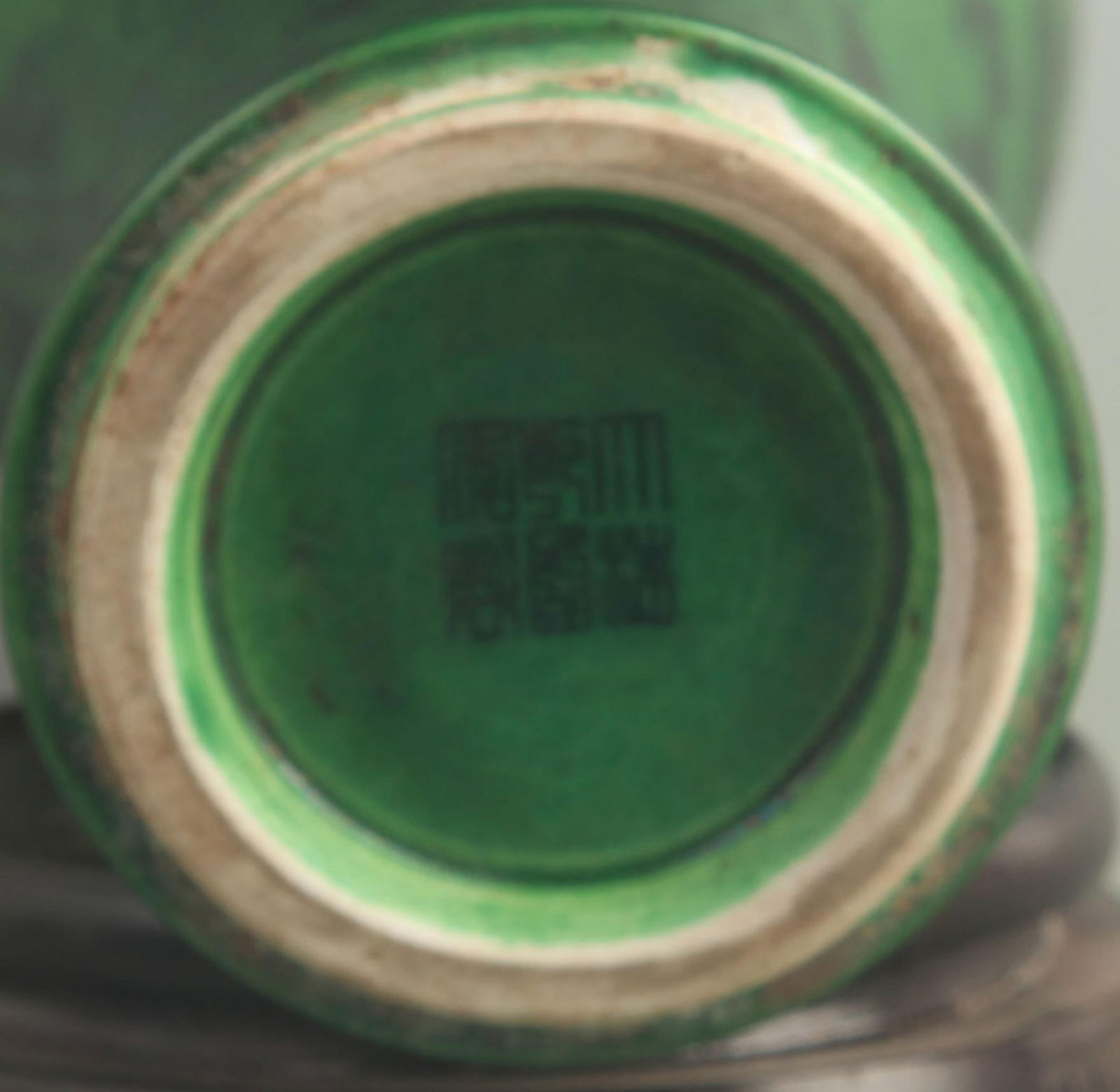 GREEN GROUND WILLOW LEAF PATTERN PORCELAIN VASE - 5