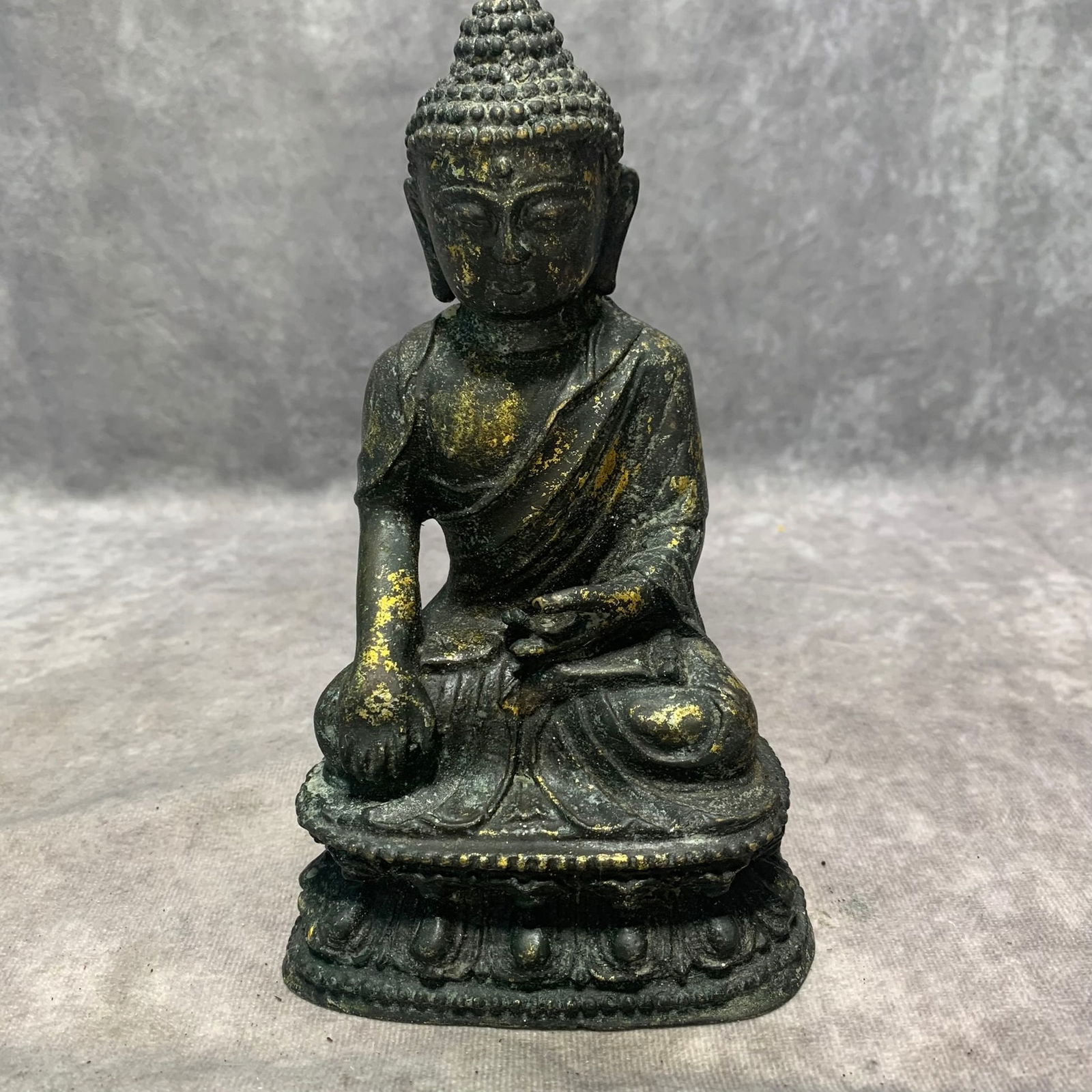 QING DYNASTY BRONZE SHAKYAMUNI BUDDHA STATUE: Qing Dynasty; Long: 4.2 inch; Width: 2.9 inch; High: 7.3 inch;