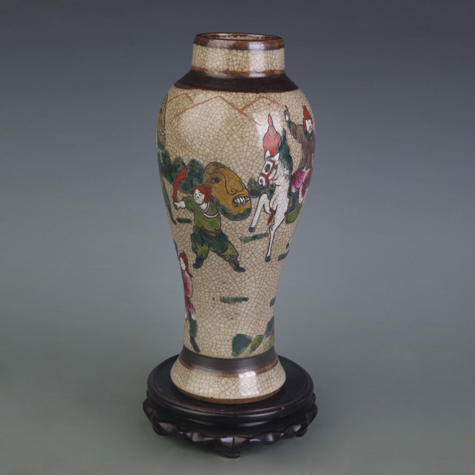 A FINE WU CAI GALZED PORCELAIN VASE WITH FIGURE MOTIFS (1 of 5)