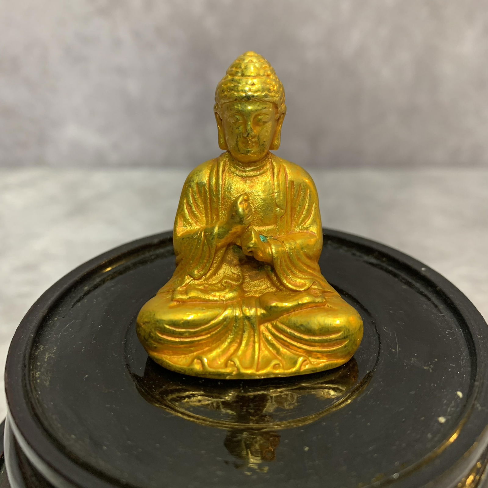 A FINE SMALL BRONZE BUDDHA STATUE (1 of 5)