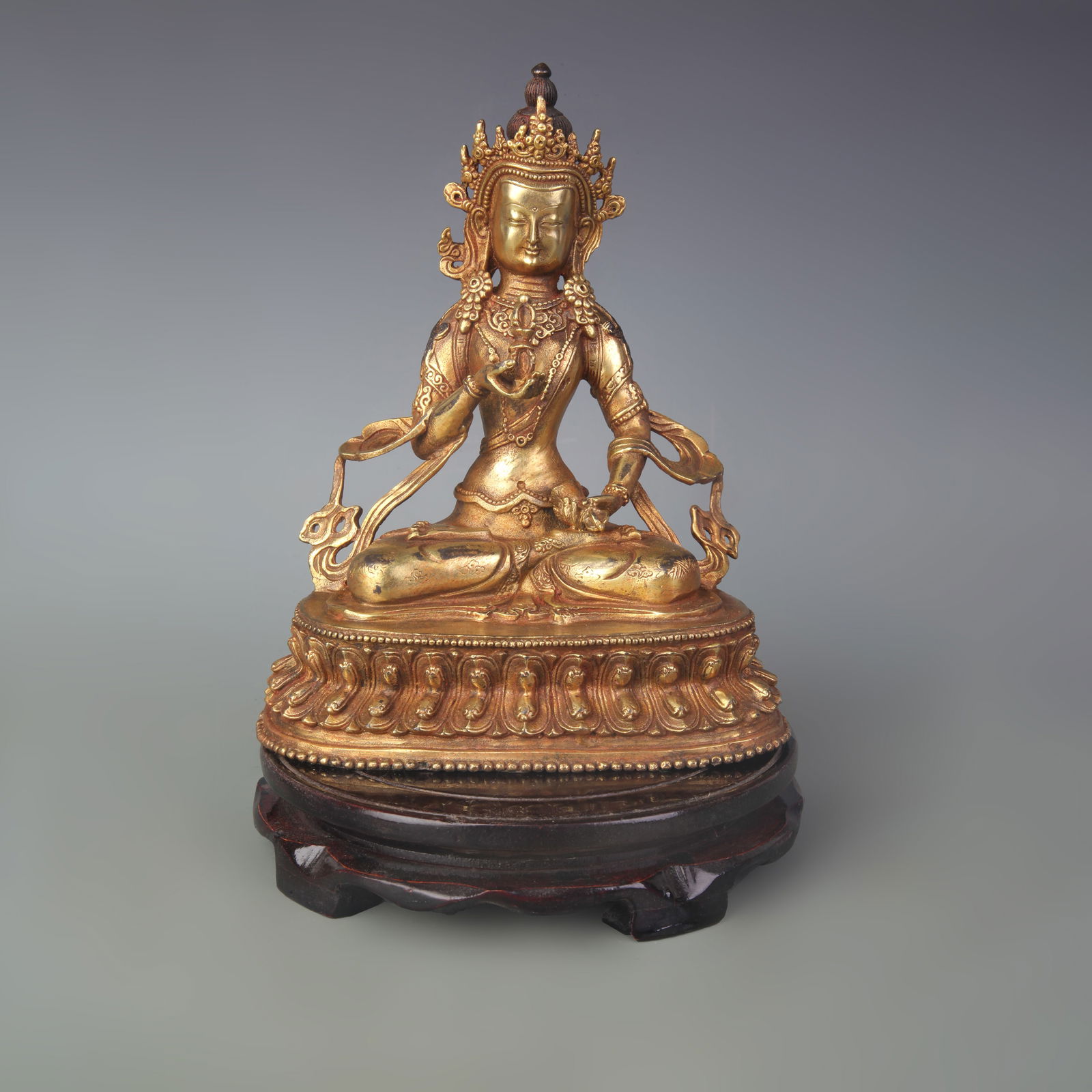 A FINE GILT-BRONZE VAJRASATTVA STATUE: Qing Dynasty; Width: 6.7 inch; High:8.3 inch