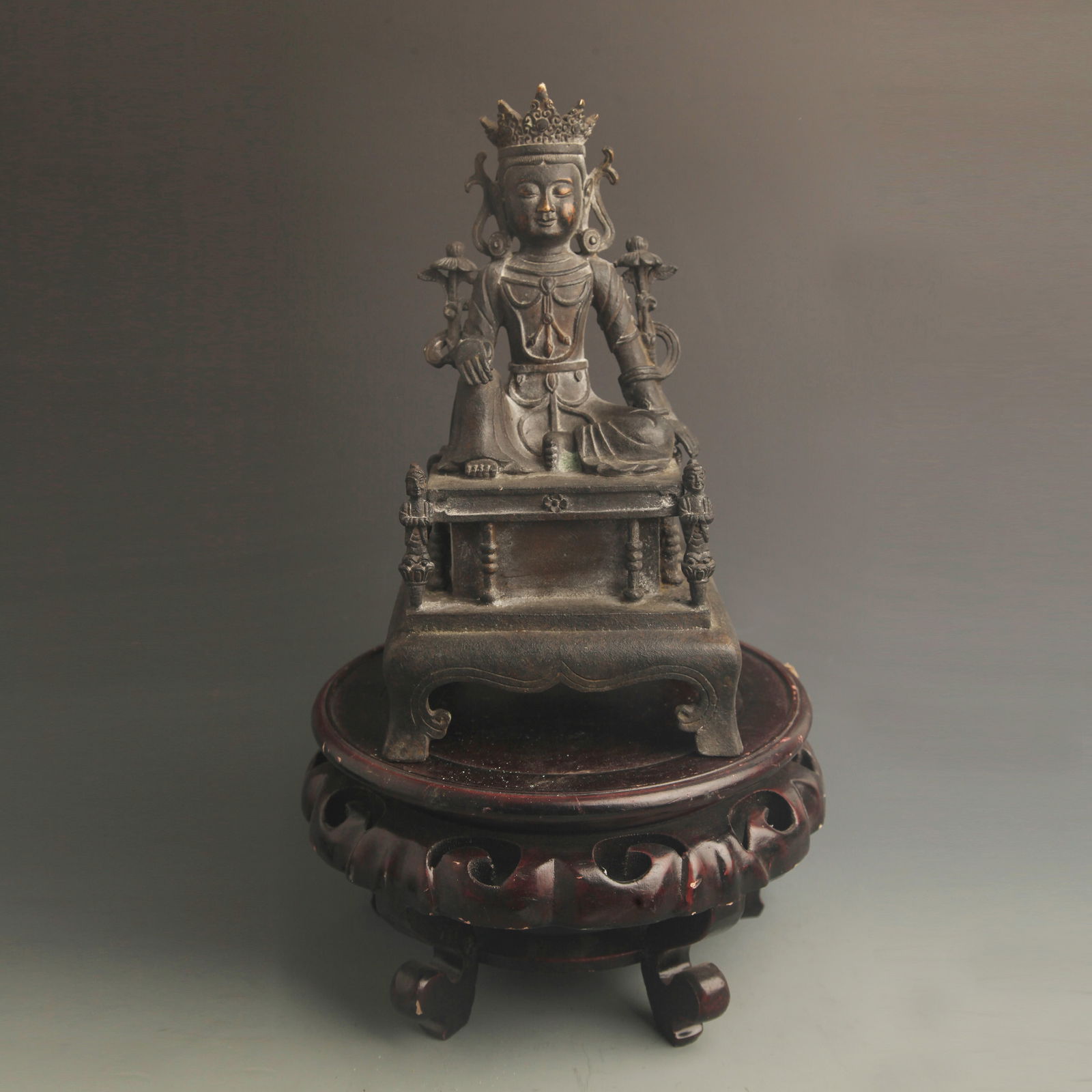RARE FINELY MADE BRONZE GUAN YIN STATUE: 16th Century; High: 10.5 inch; Width: 5.5 inch;
