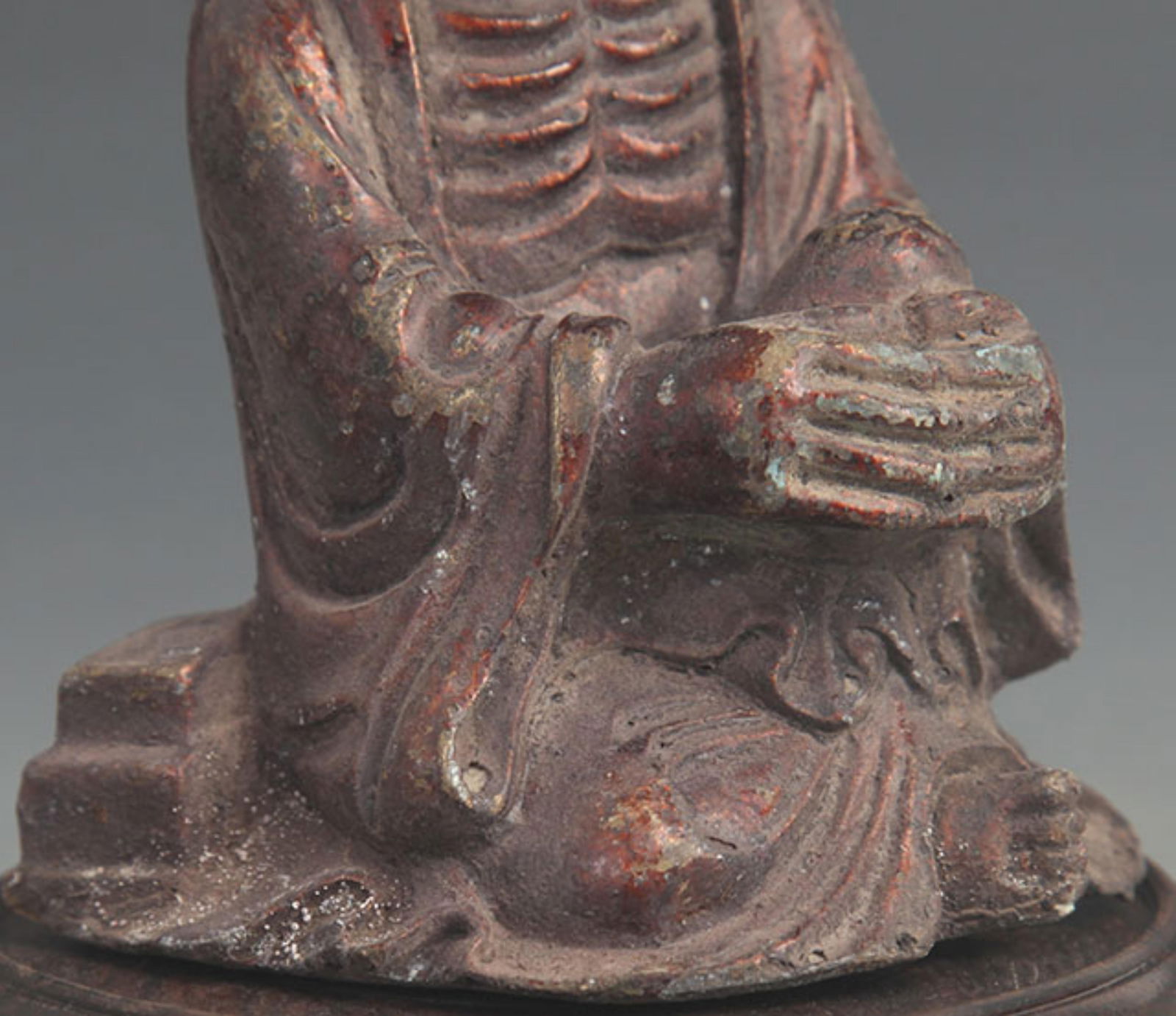 A FINE COLORED BRONZE ARHAT STATUE - 3