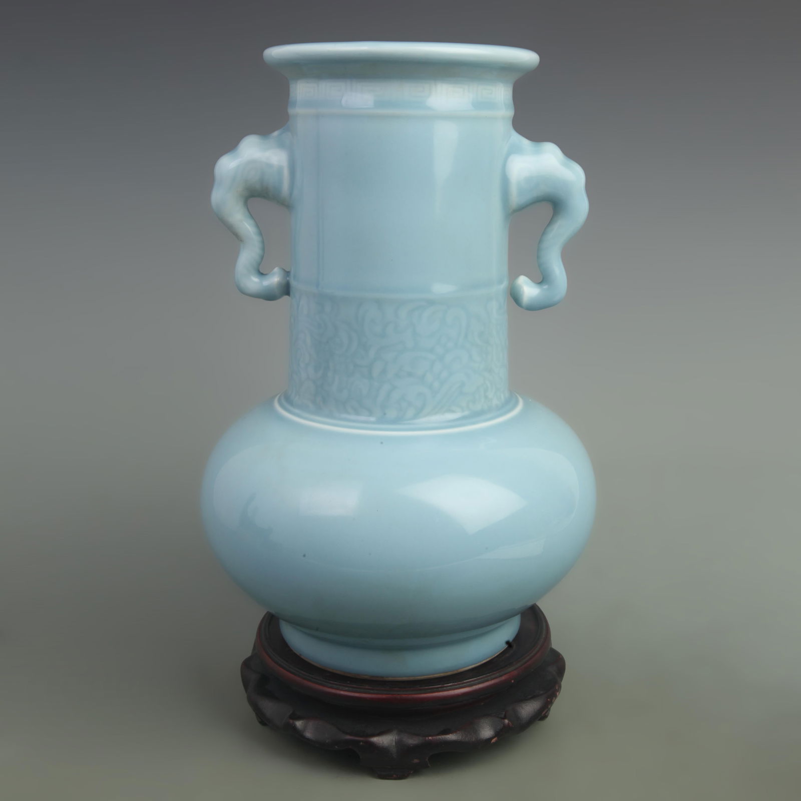 A FINE LIGHT BLUE GLAZED ELEPHANT EAR PATTERN VASE (1 of 5)