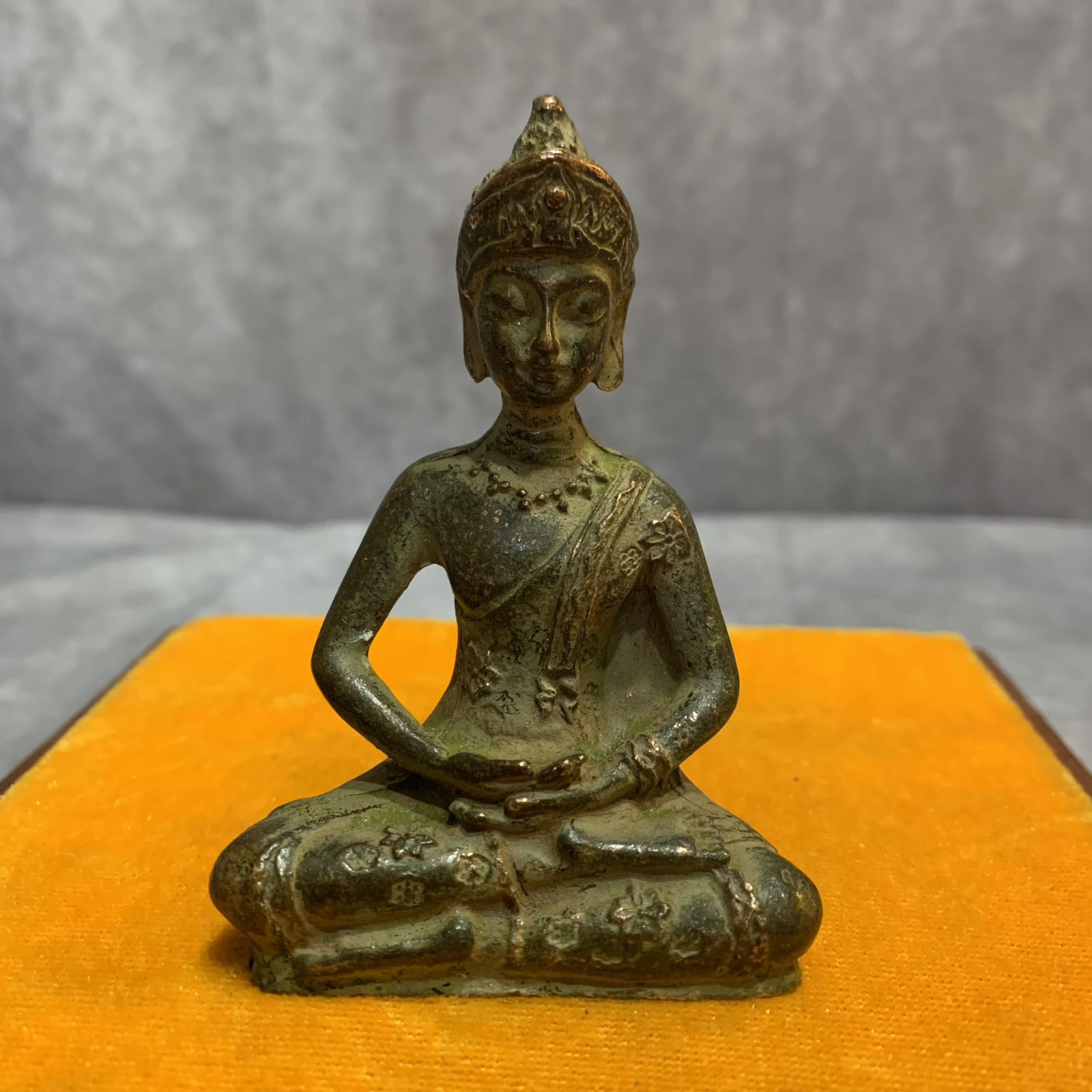 A FINE BRONZE BUDDHA STATUE: Modern: Long: 1.3 inch; Width: 2.3 inch; High: 3.5 inch;