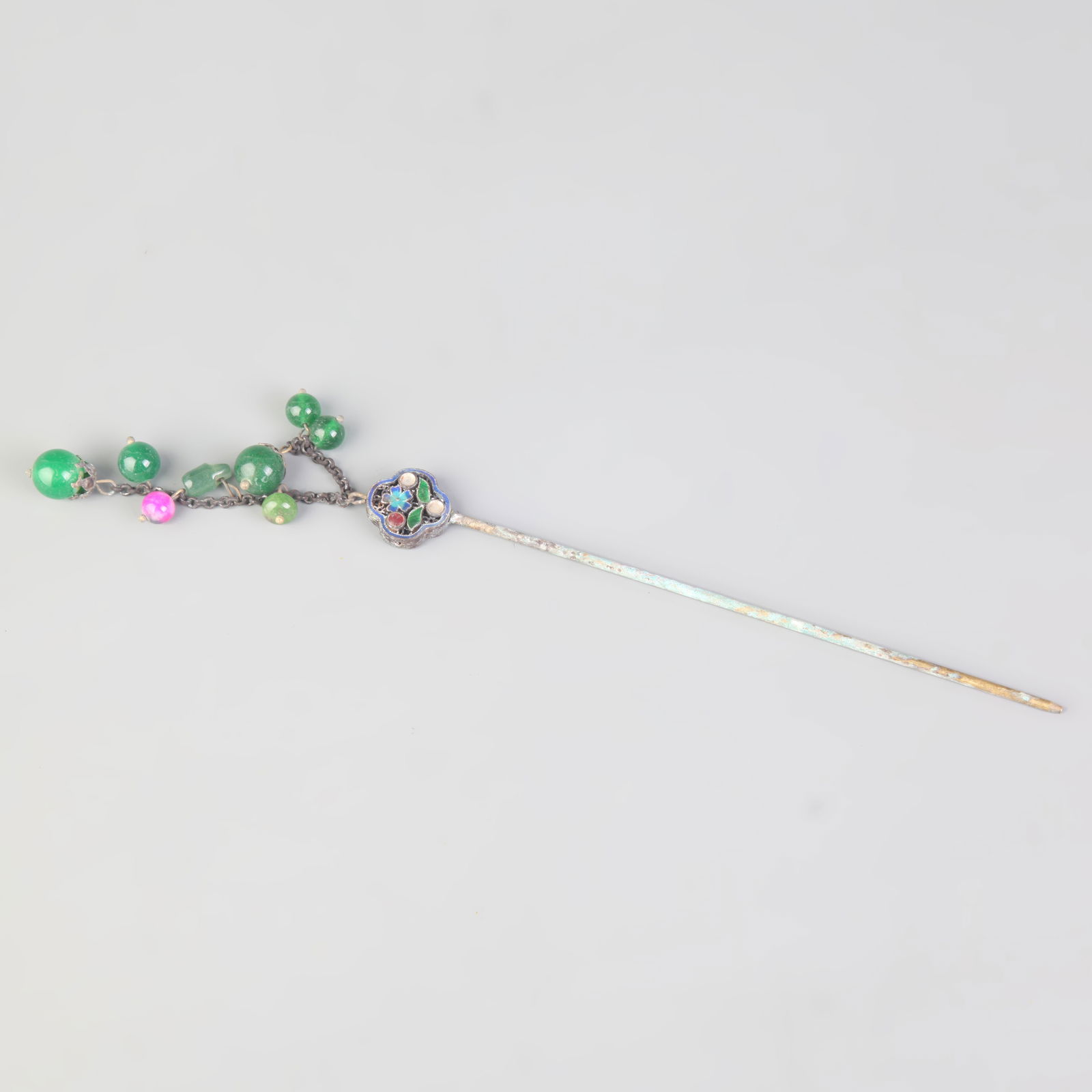 A FINE CLOISONNE ENAMEL JADE HAIRPIN: 20th Century; Long: 9.8 inch; Width: 0.8 inch;