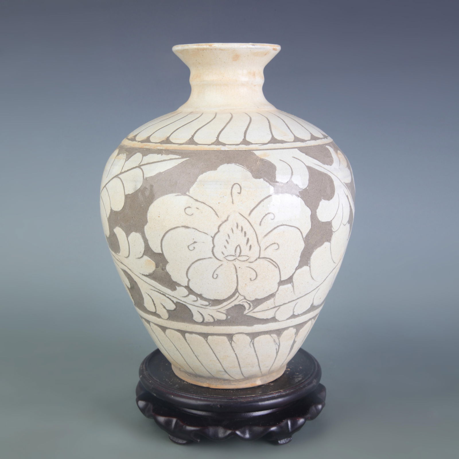 A FINELY CARVED CI ZHOU KILN PORCELAIN BOTTLE: Song Dynasty Style; Diameter: 2.6 inch; High: 8.1 inch;