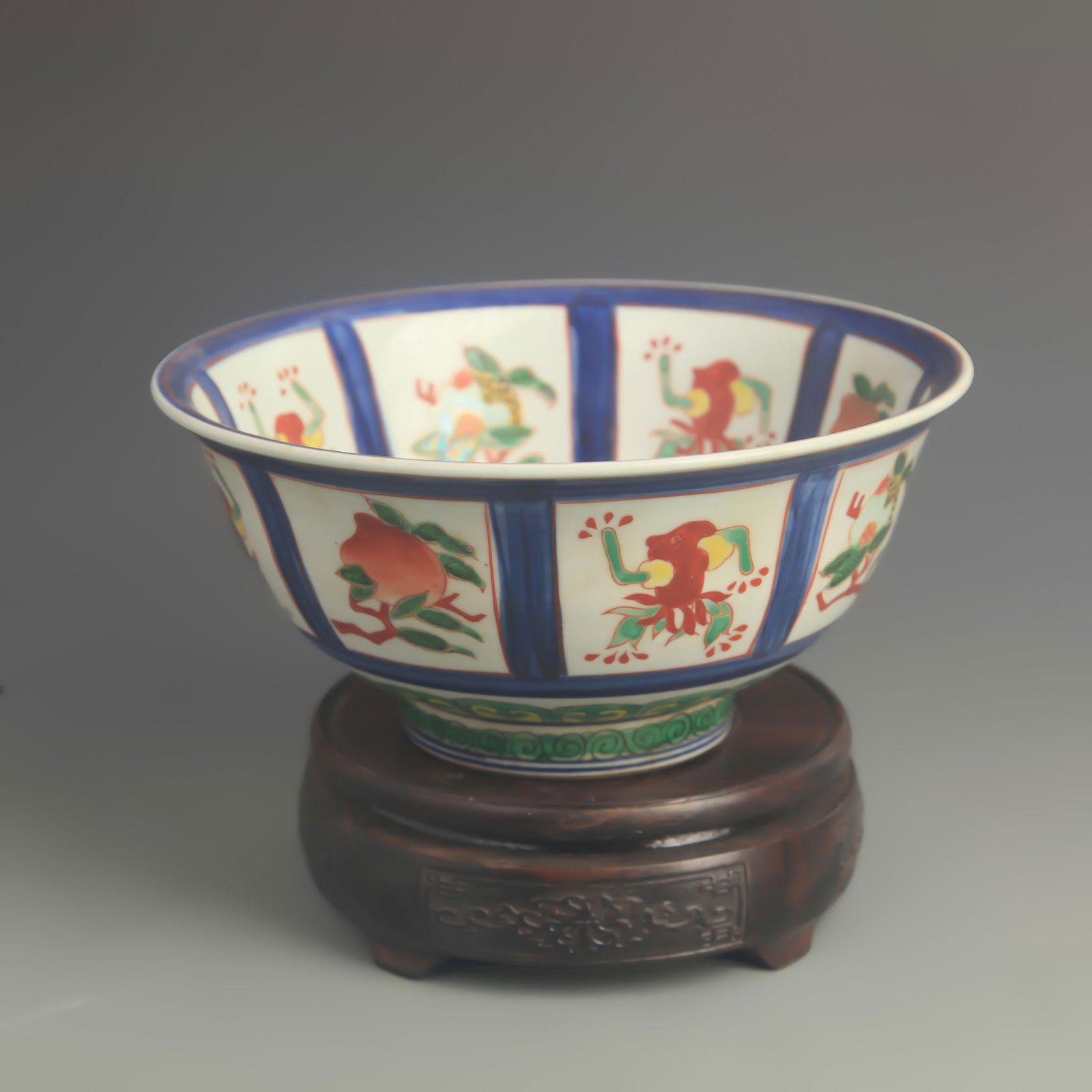LARGE WUCAI BOWL WITH EIGHT TREASURES MOTIF: Ming Dynasty Wan Li Period; High:3.80 inch; Diameter: 7.50 inch;