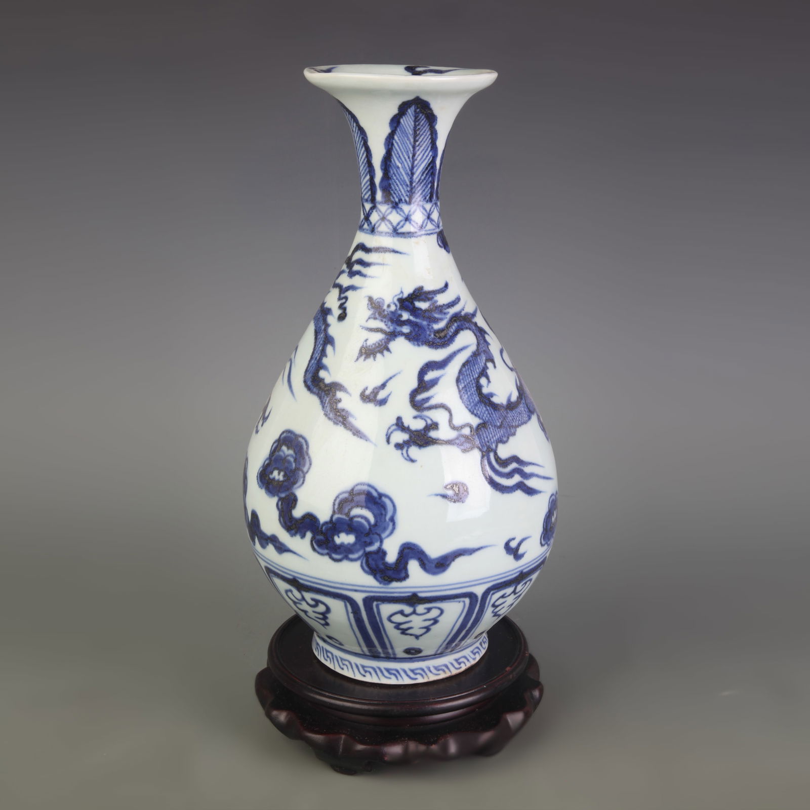 BLUE AND WHITE DRAGON-PATTERNED YUHUCHUN PORCELAIN VASE (1 of 5)