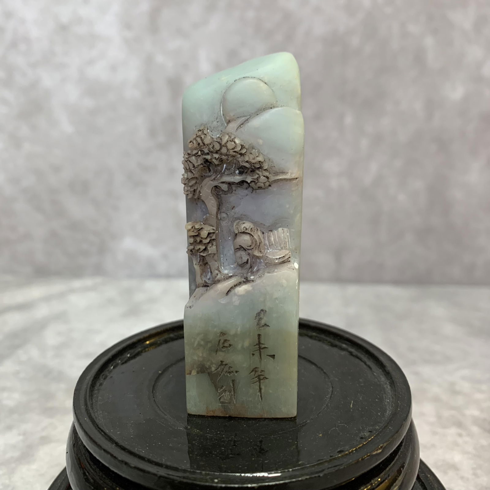 A FINELY CARVED SHOU SHAN STONE SEAL: Modern; High: 3.0 inch; Width: 1.0 inch; Diameter: 1.0 inch;