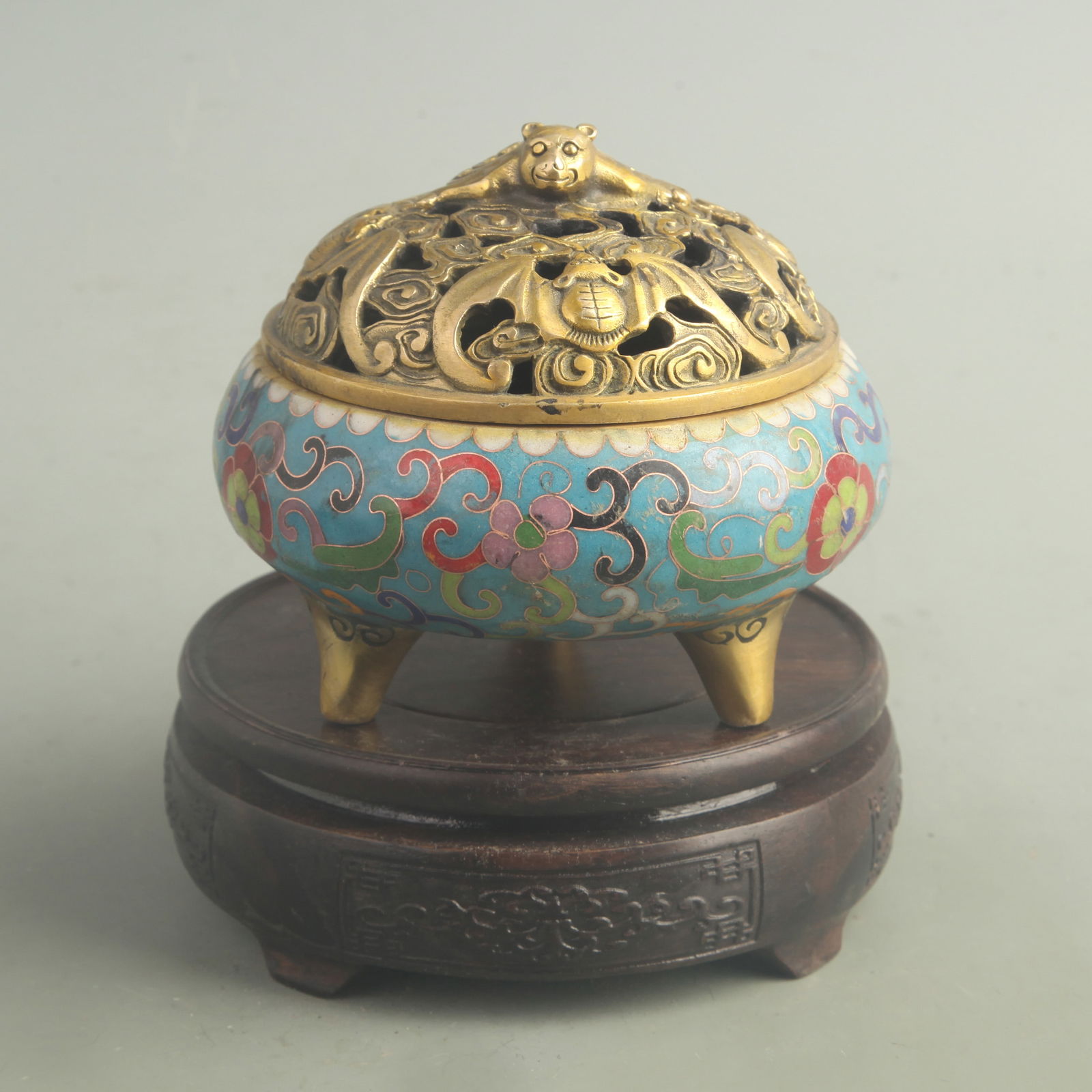 CLOISONNE BRONZE TRIPOD CENSER WITH AUSPICIOUS-CHARACTER LID: Qing Dynasty; High:4.50 inch; Diameter: 5.00 inch;