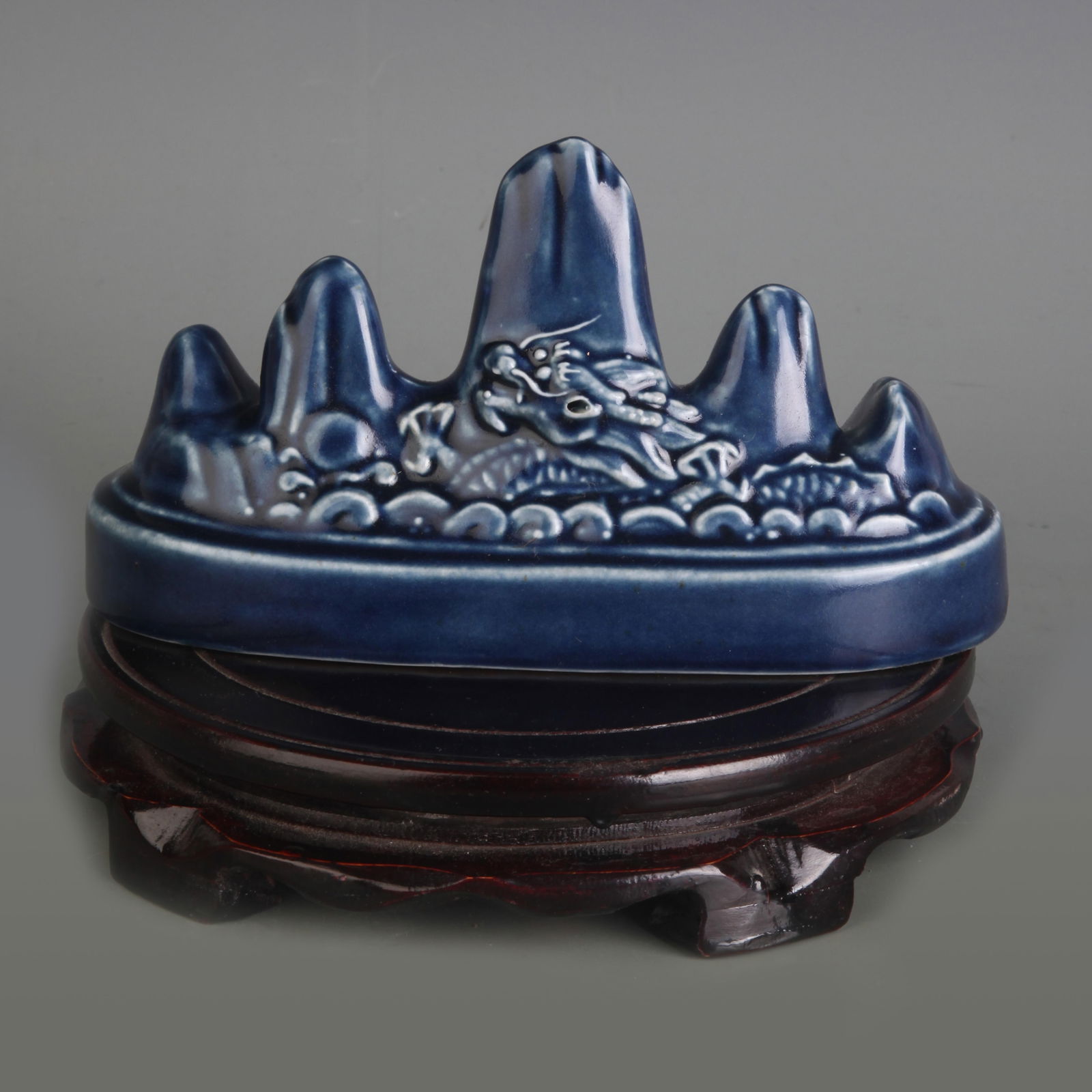 A FINE BLUE COLOR GLAZED PORCELAIN PEN HOLDER (1 of 4)
