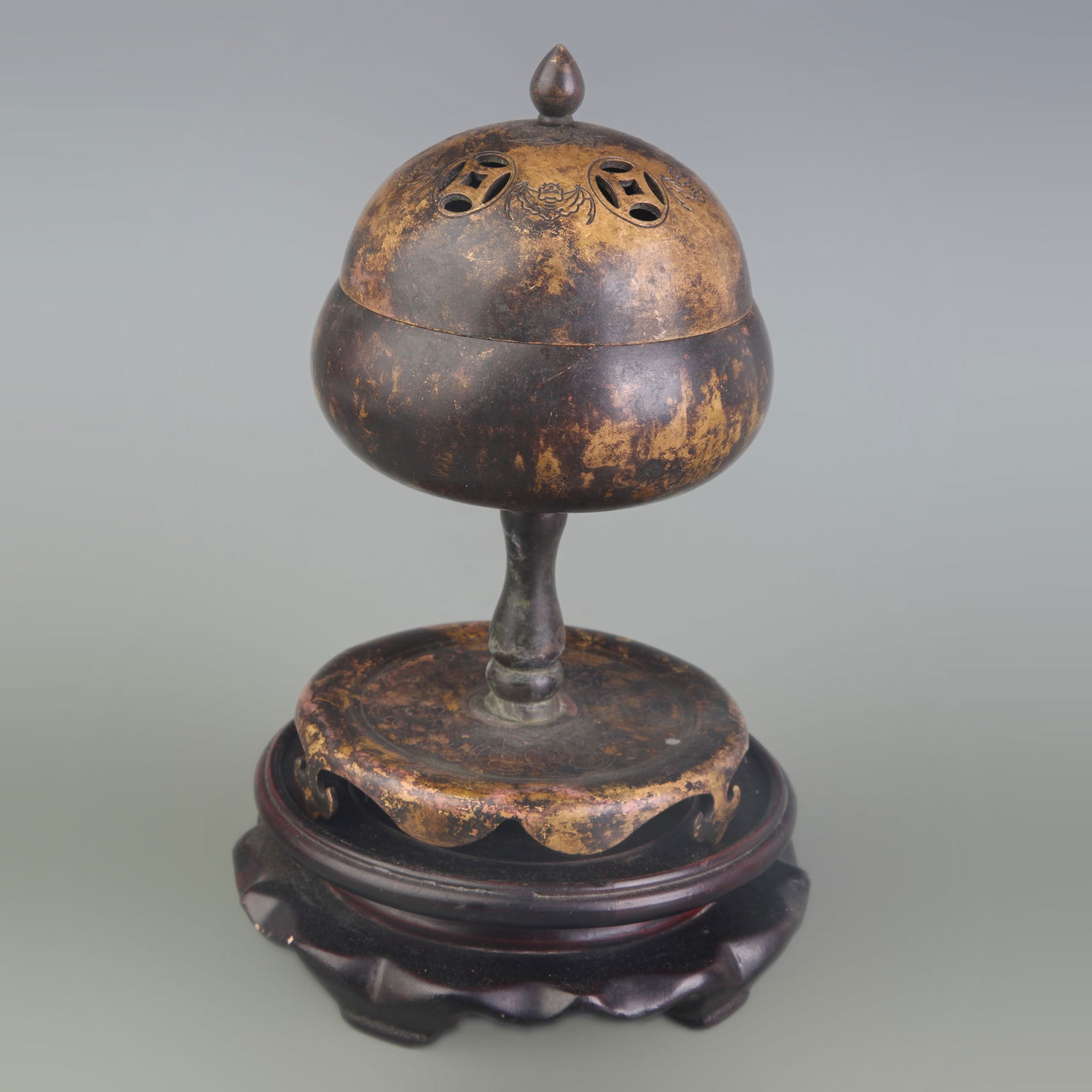 A FINE BRONZE BO SHAN STYLE INCENSE BURNER (1 of 5)