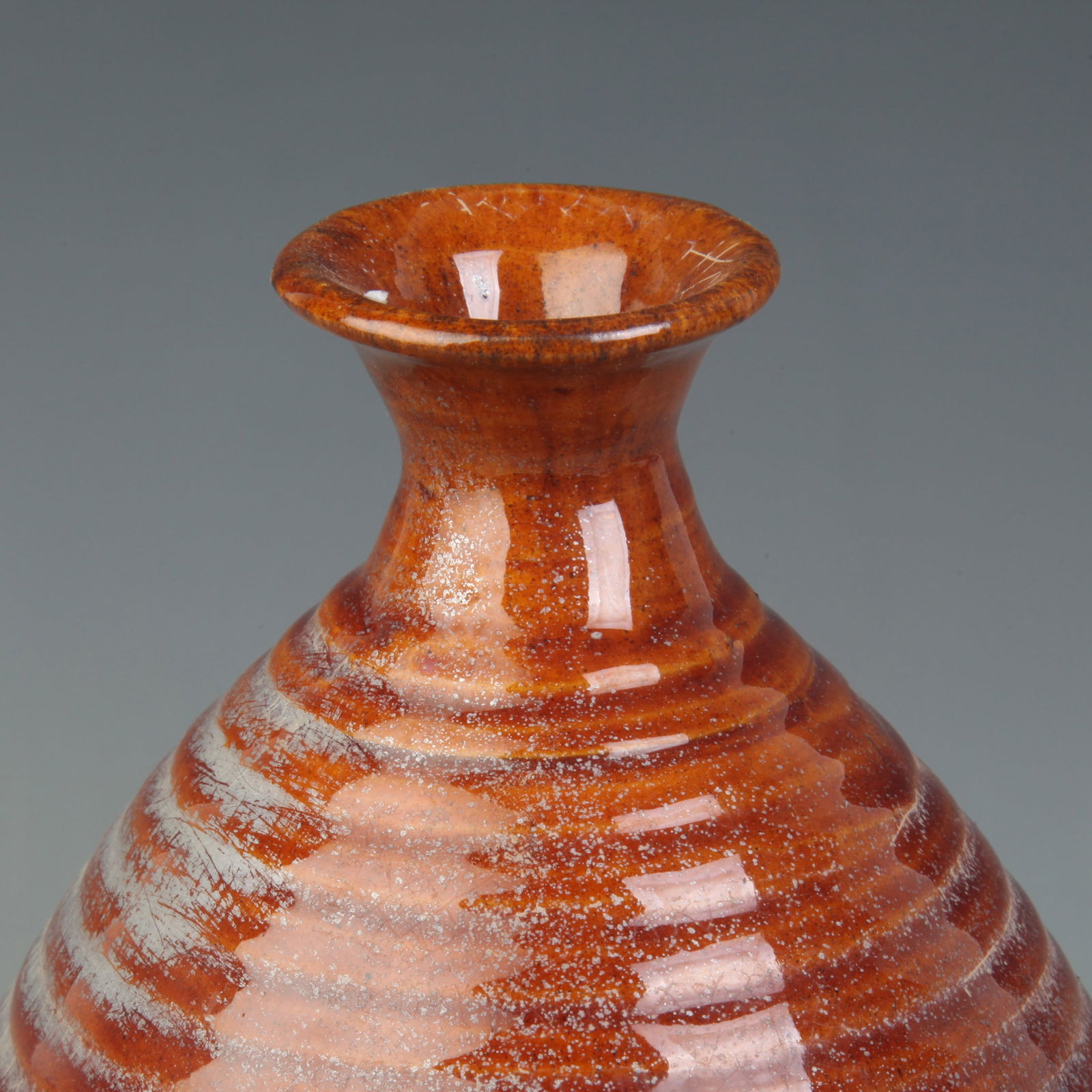 A FINE RED COLOR GLAZE STRING PATTERN POTTERY VASE - 2