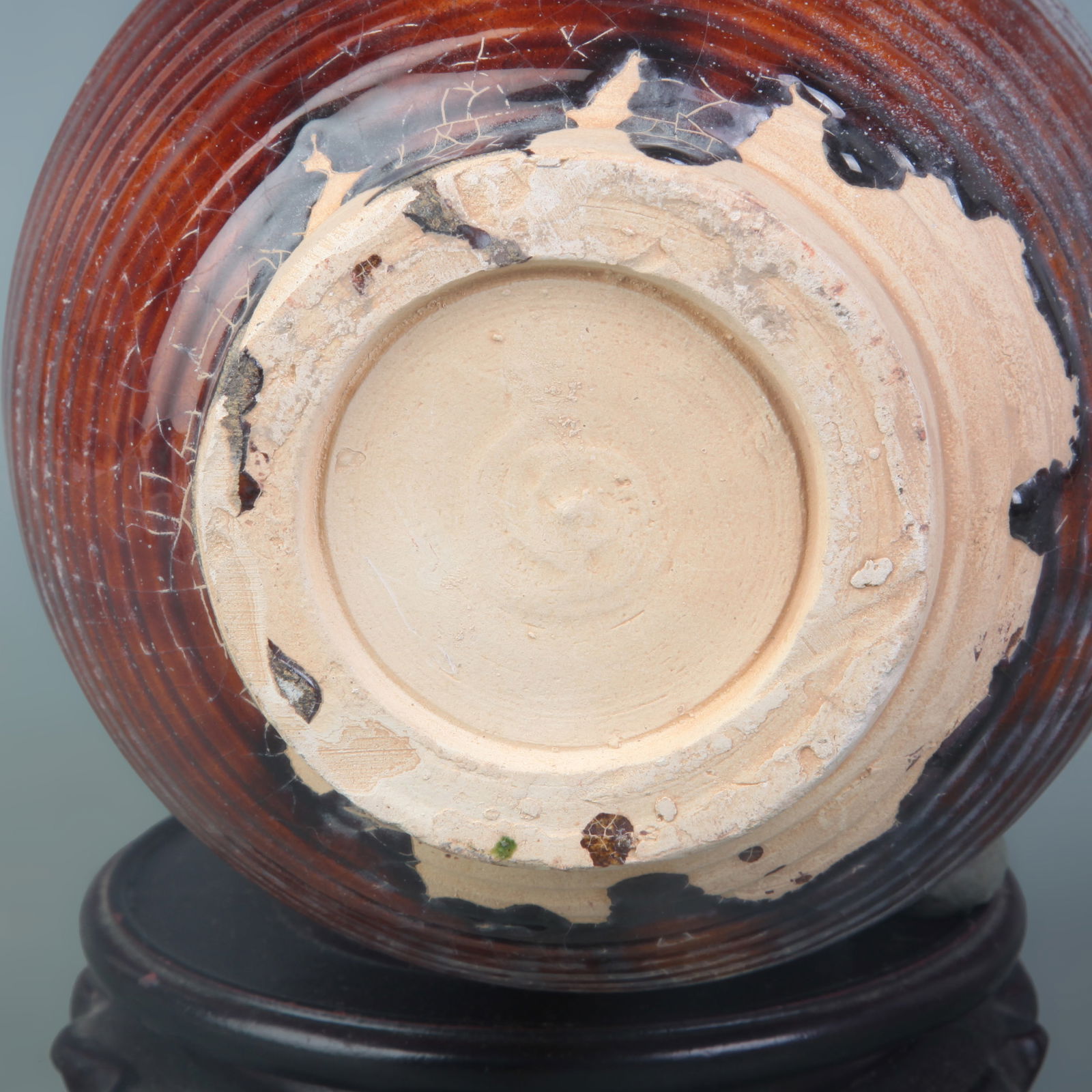 A FINE RED COLOR GLAZE STRING PATTERN POTTERY VASE - 5