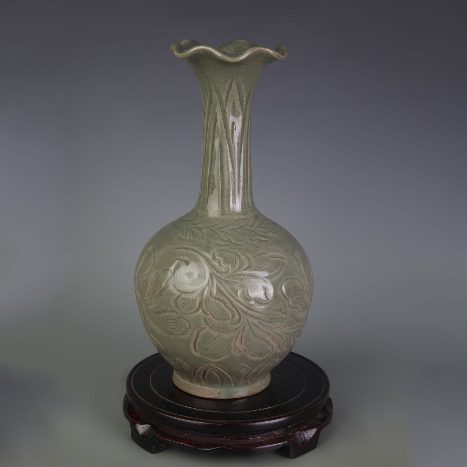 CELADON-GLAZED GLOBULAR VASE WITH LOBED MOUTH (1 of 5)