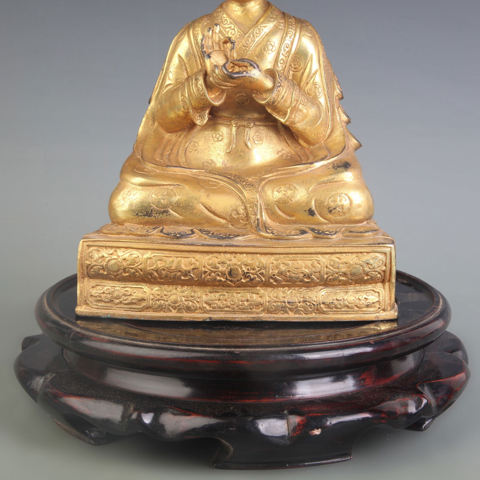 A FINE BRONZE ARHAT FIGURE - 3