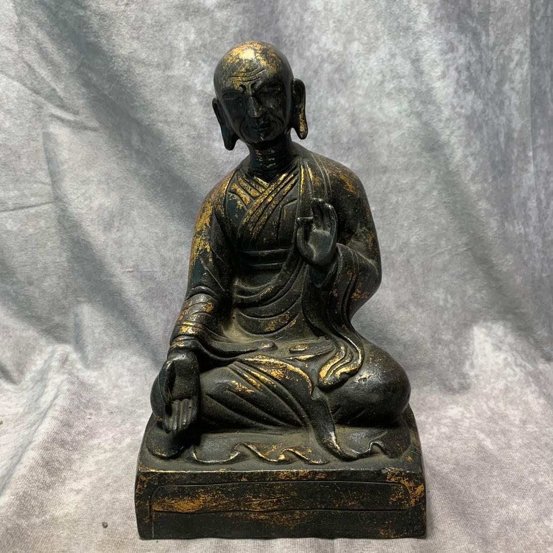 GILDED TIBETAN BUDDHIST REVEREND STATUE: Qing Dynasty; Long: 5.8 inch; Width: 4.6 inch; H; 9 inch;