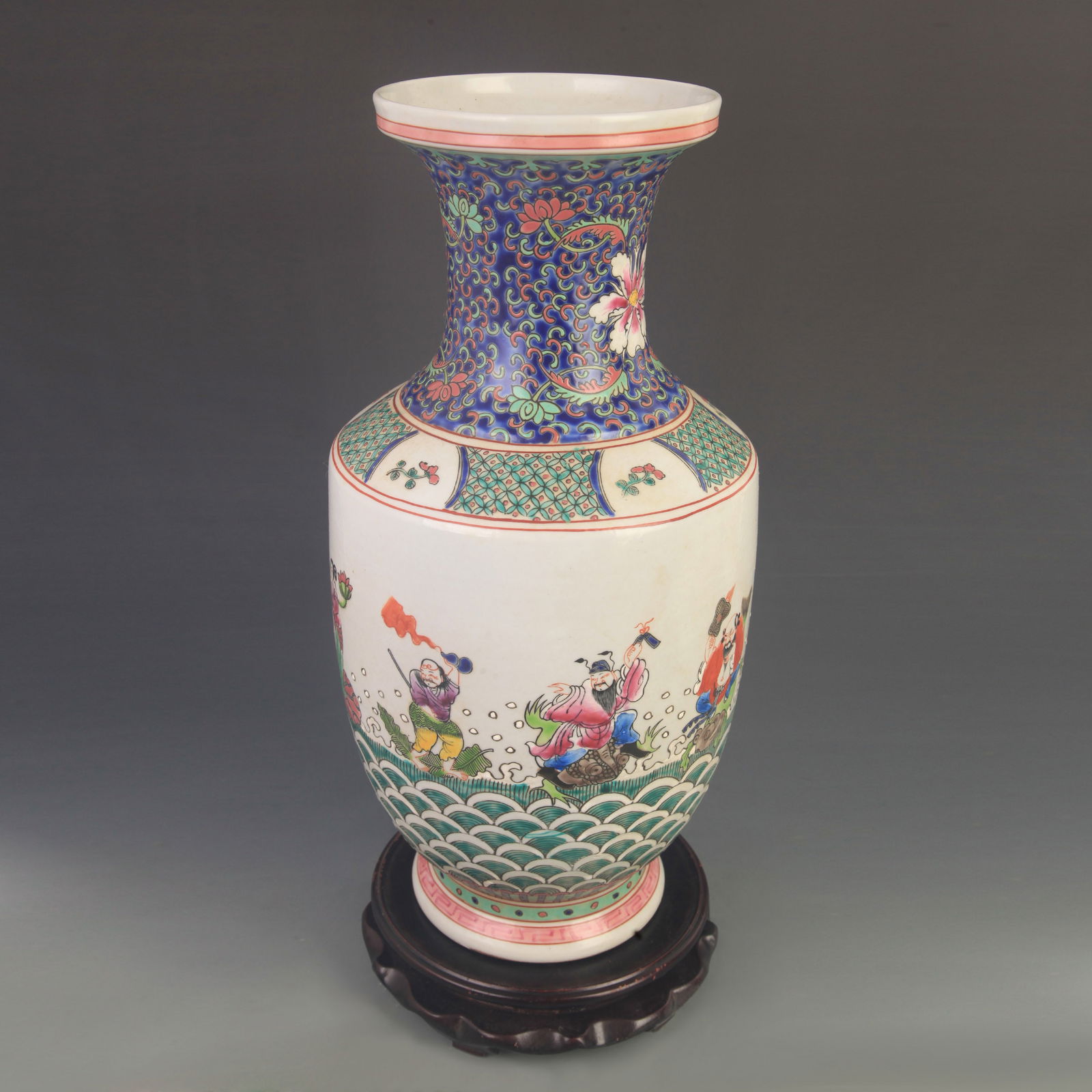 LARGE FAMILLE ROSE VASE WITH EIGHT IMMORTALS DESIGN (1 of 5)