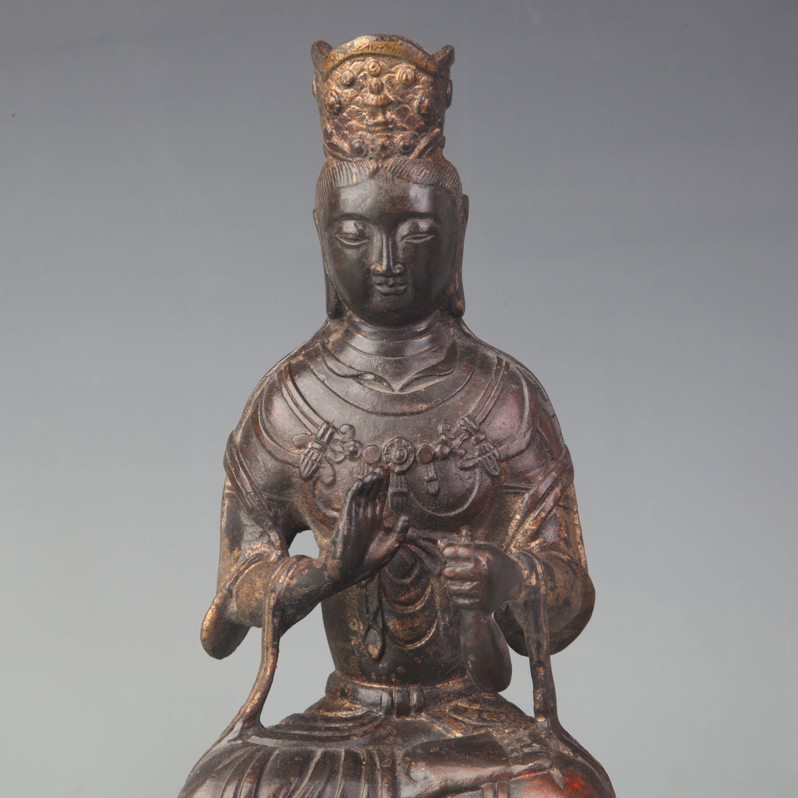 A FINE BRONZE GUANYIN STATUE - 2