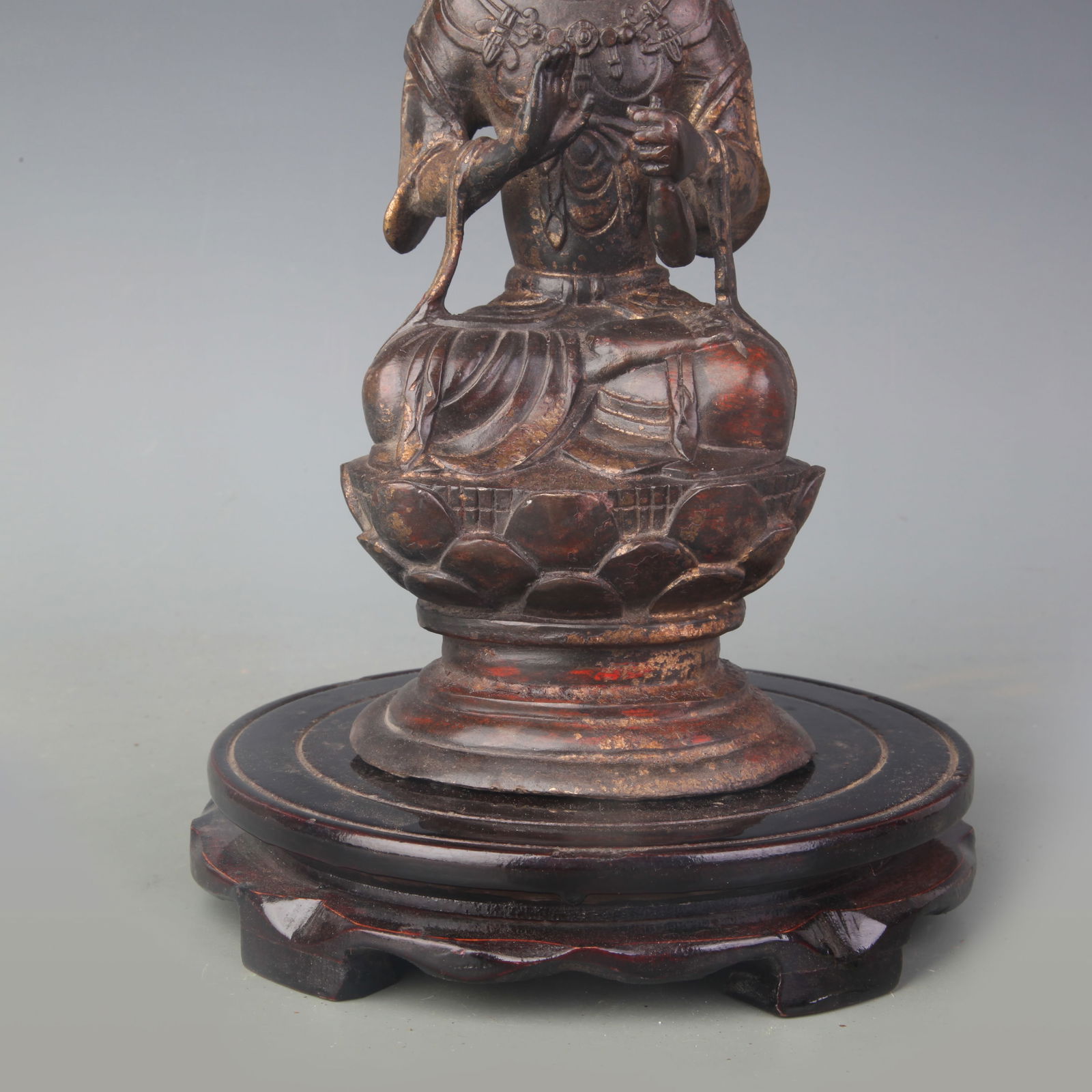 A FINE BRONZE GUANYIN STATUE - 3