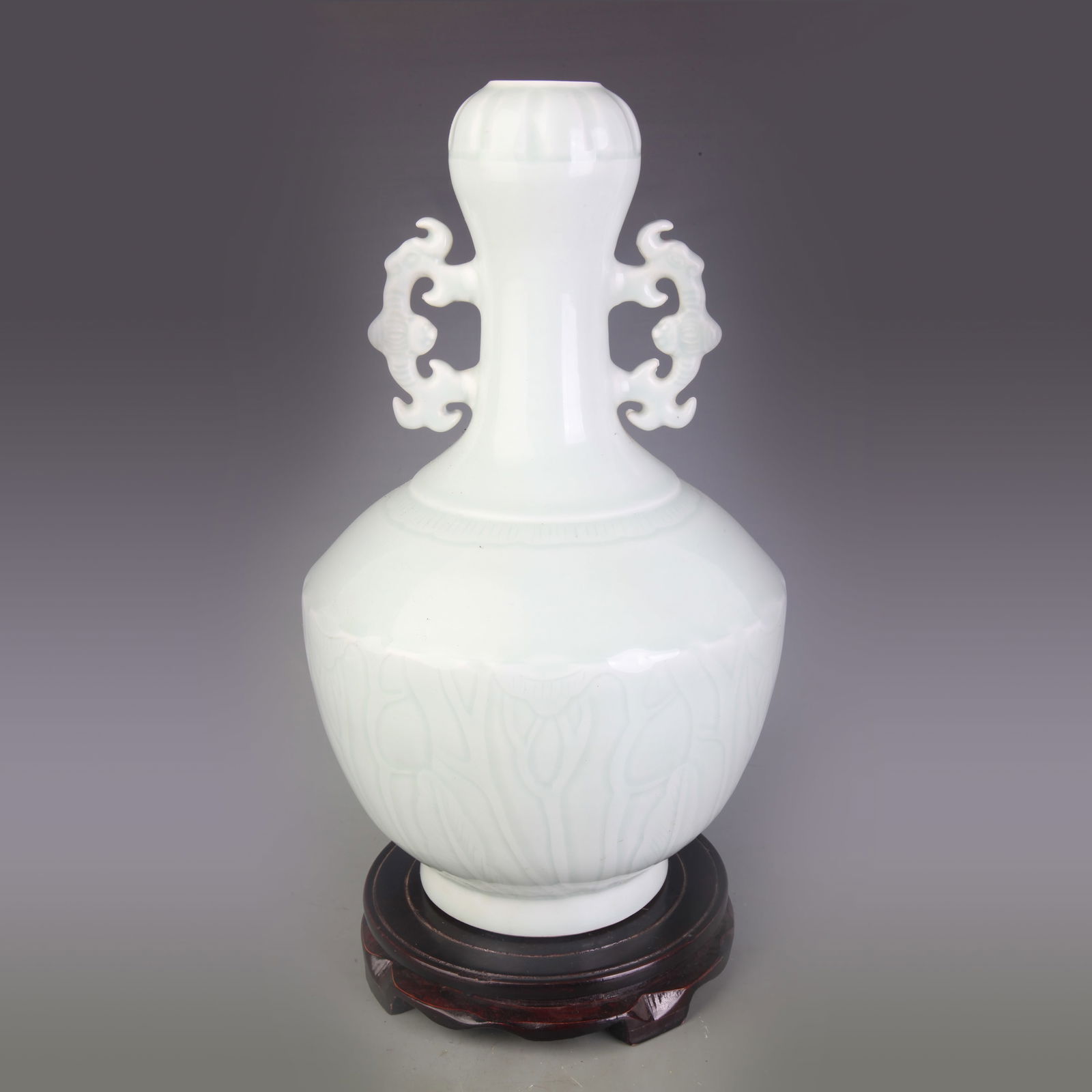 DOUBLE-EARED GARLIC-HEAD PORCELAIN VASE (1 of 5)