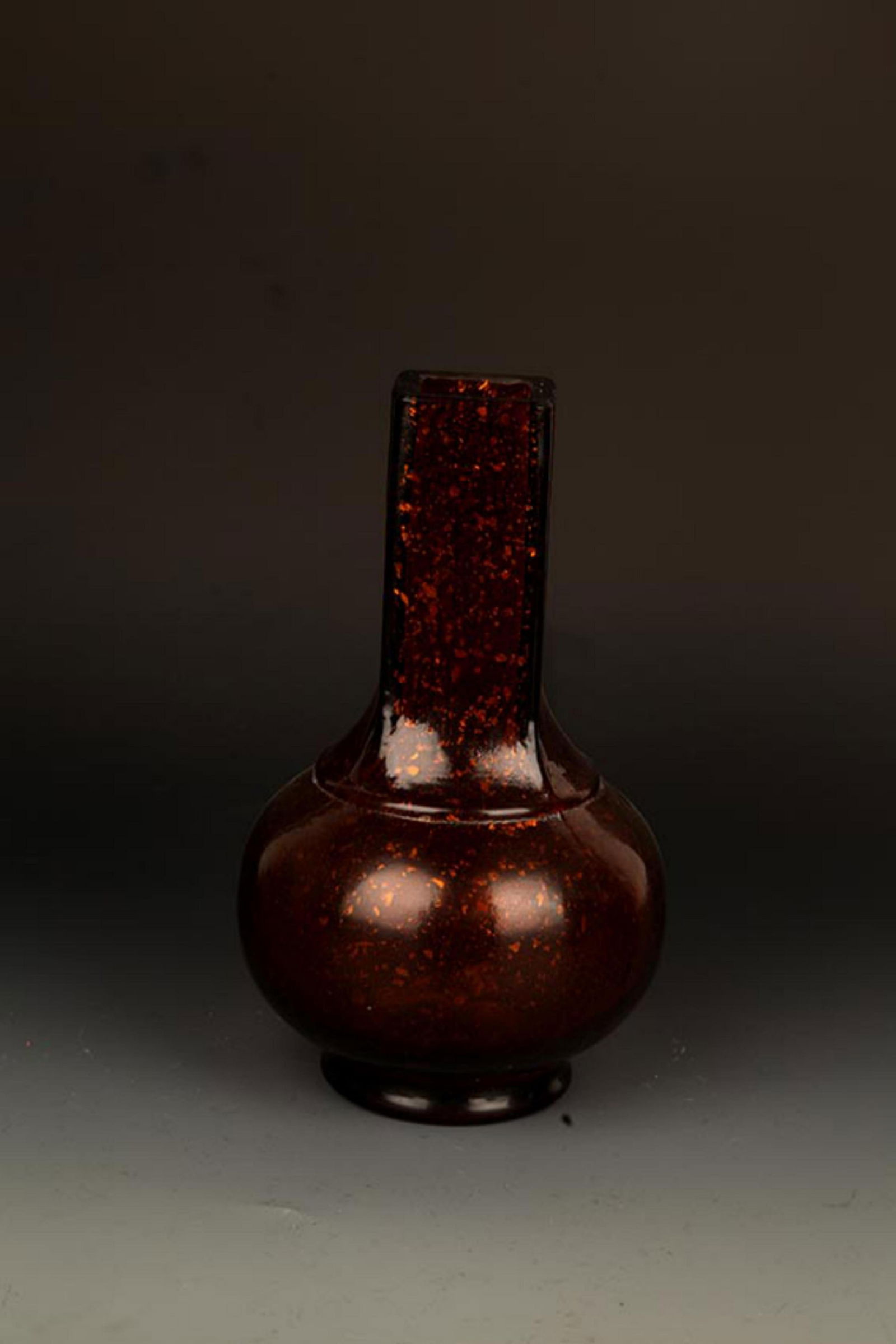 A FINE AMBER COLOR SPRINKLE GOLD GLASS FLOWER JAR (1 of 5)