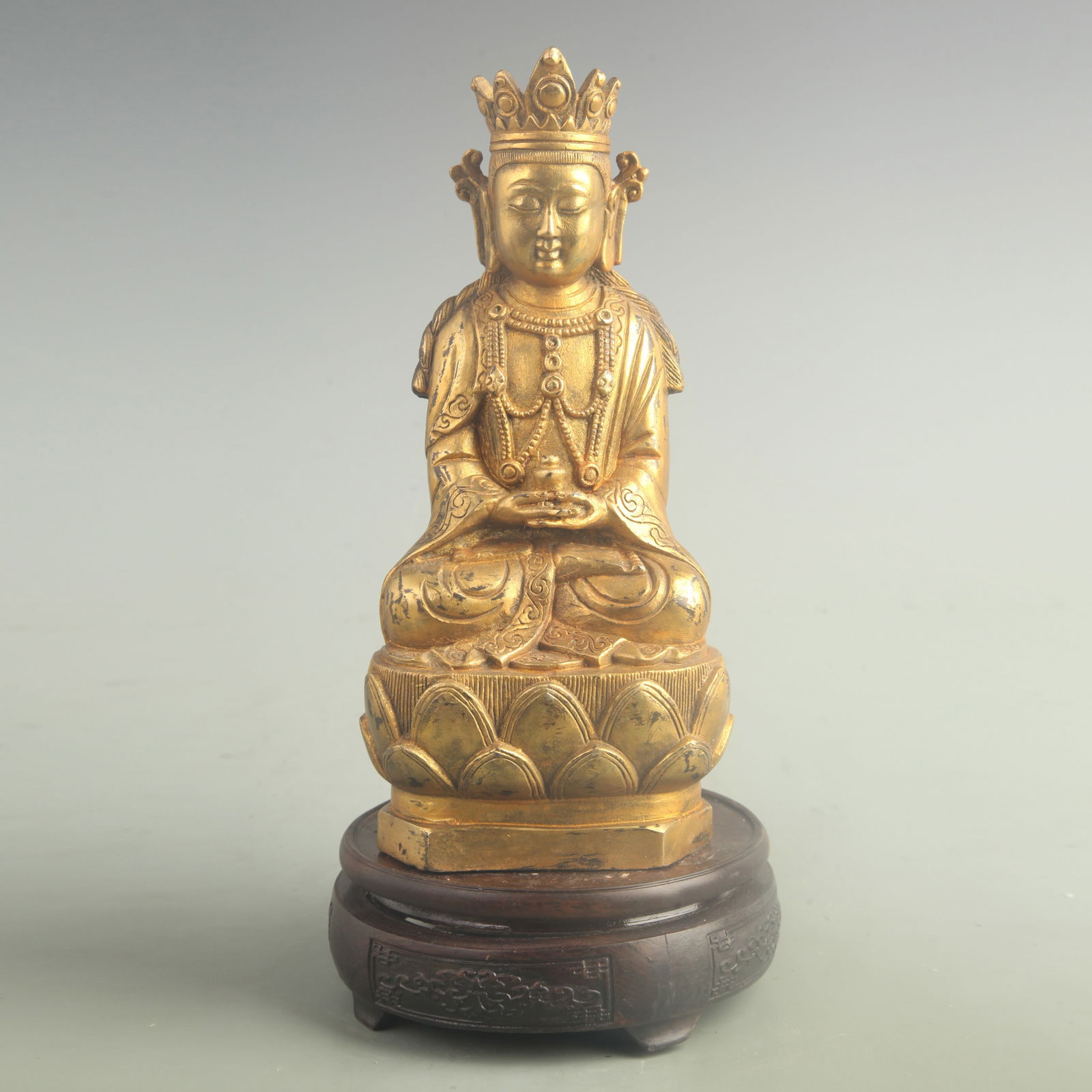 A FINE GILT BRONZE GUANYIN STATUE (1 of 5)