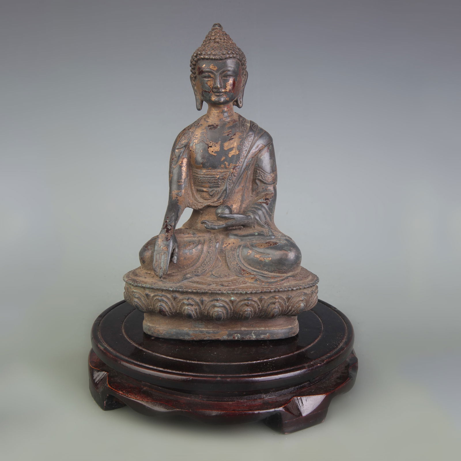 A FINE BRONZE SHAKYAMUNI BUDDHA STATUE: Qing Dynasty; High:7.6 inch