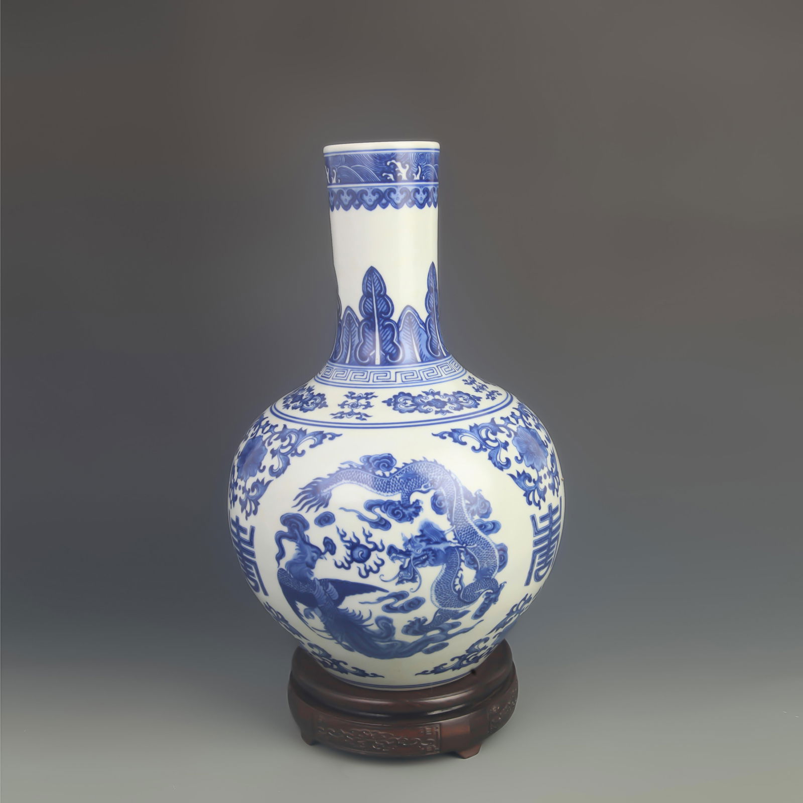 BLUE AND WHITE DRAGON PATTERNED CELESTIAL GLOBE PORCELAIN VASE: Qing Dynasty Qian Long Period; High:14.0 inch; Diameter: 8.20 inch;