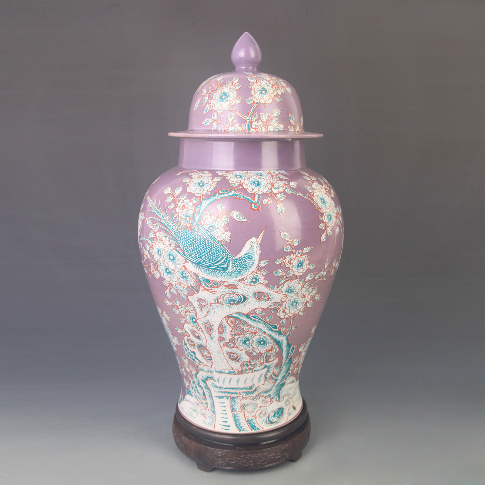 FAMILLE ROSE PURPLE-GROUND PHOENIX PATTERN PORCELAIN GENERAL JAR: Qing Dynasty Kangxi Period; High: 17.0 inch; Diameter: 8.50 inch;