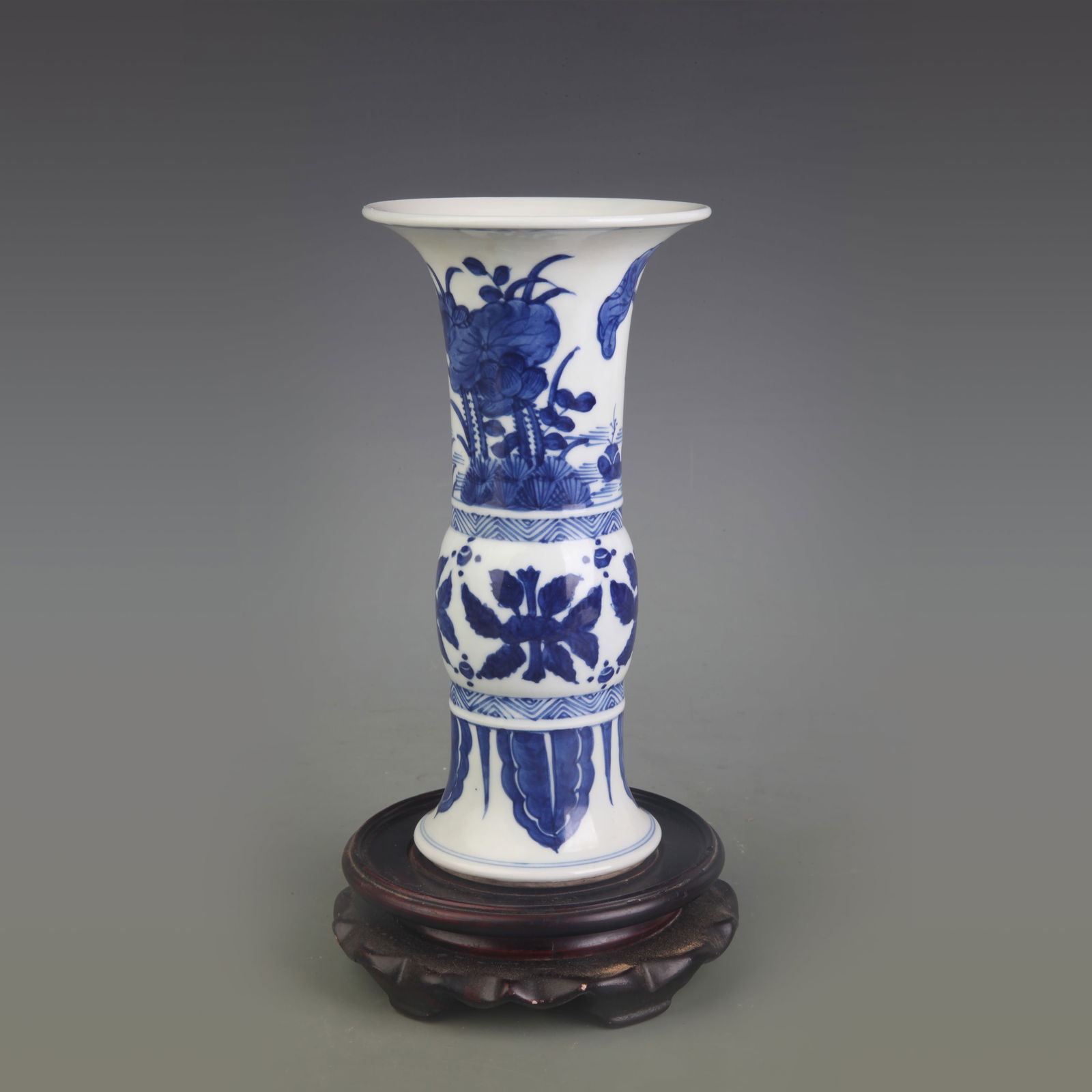 BLUE AND WHITE FLOWER PORCELAIN VASE WITH FLORAL MOTIFS (1 of 5)